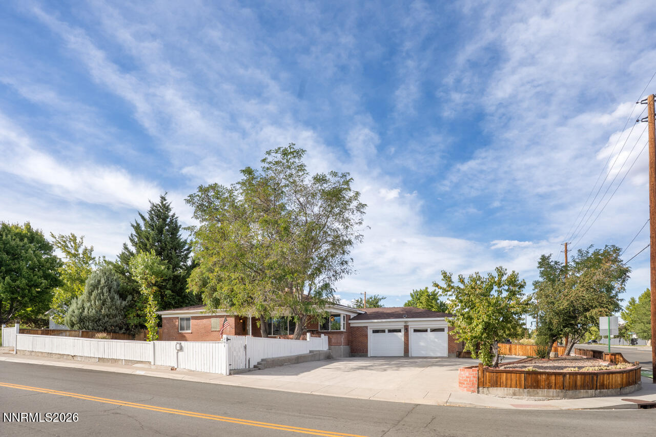 201 Sunnyside Drive Property Photo 2