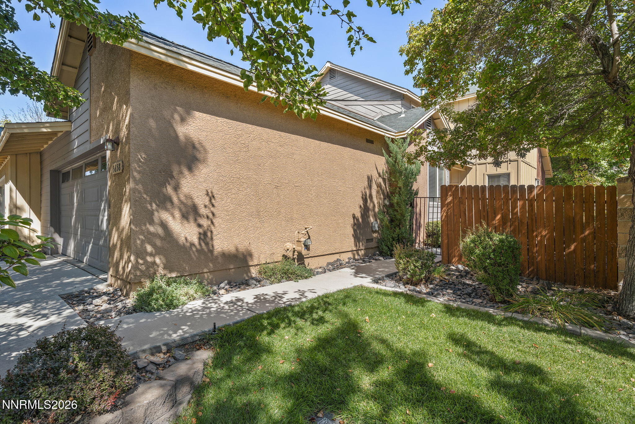 5658 Hunting Creek Way Property Photo 2