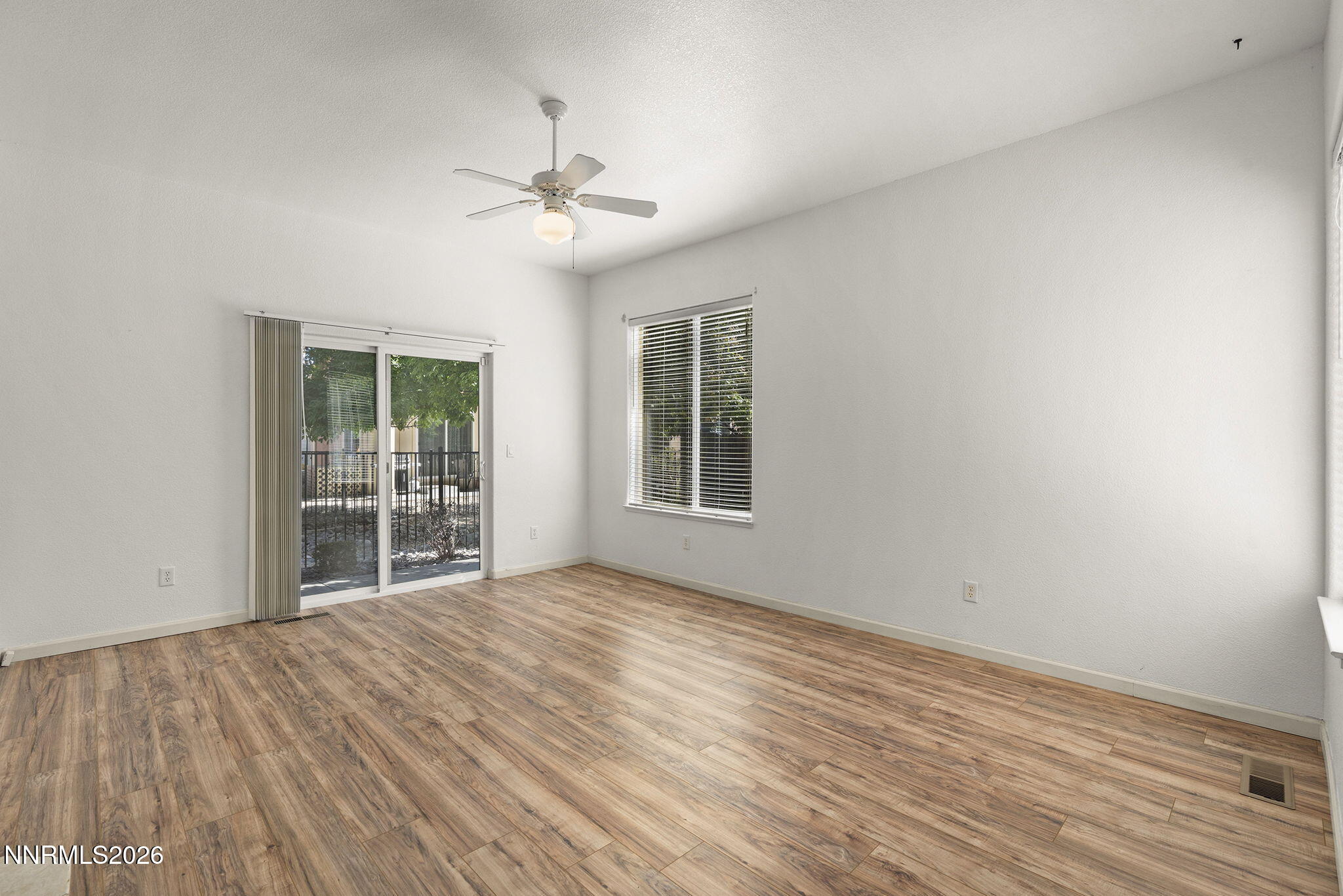 5658 Hunting Creek Way Property Photo 6