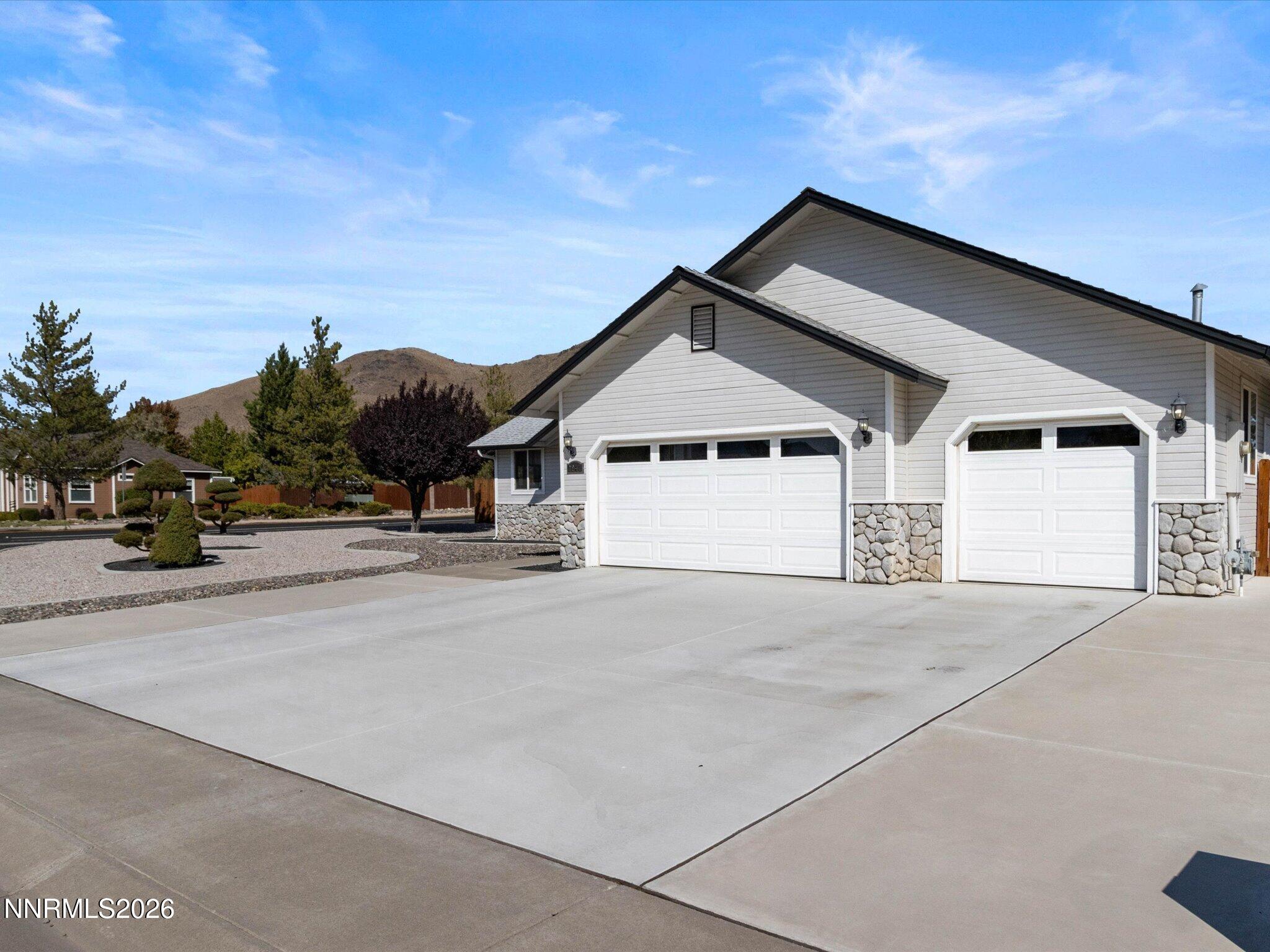 2947 Hot Springs Drive Property Photo 3