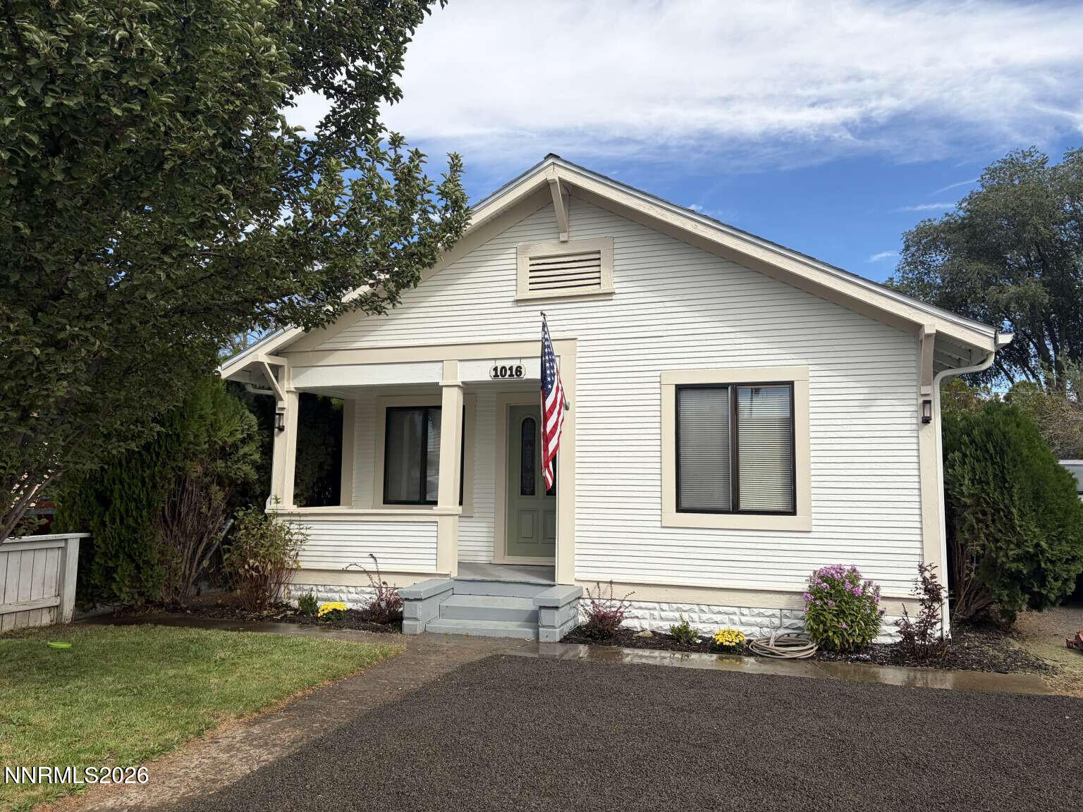 1016 Prater Way Property Photo 1