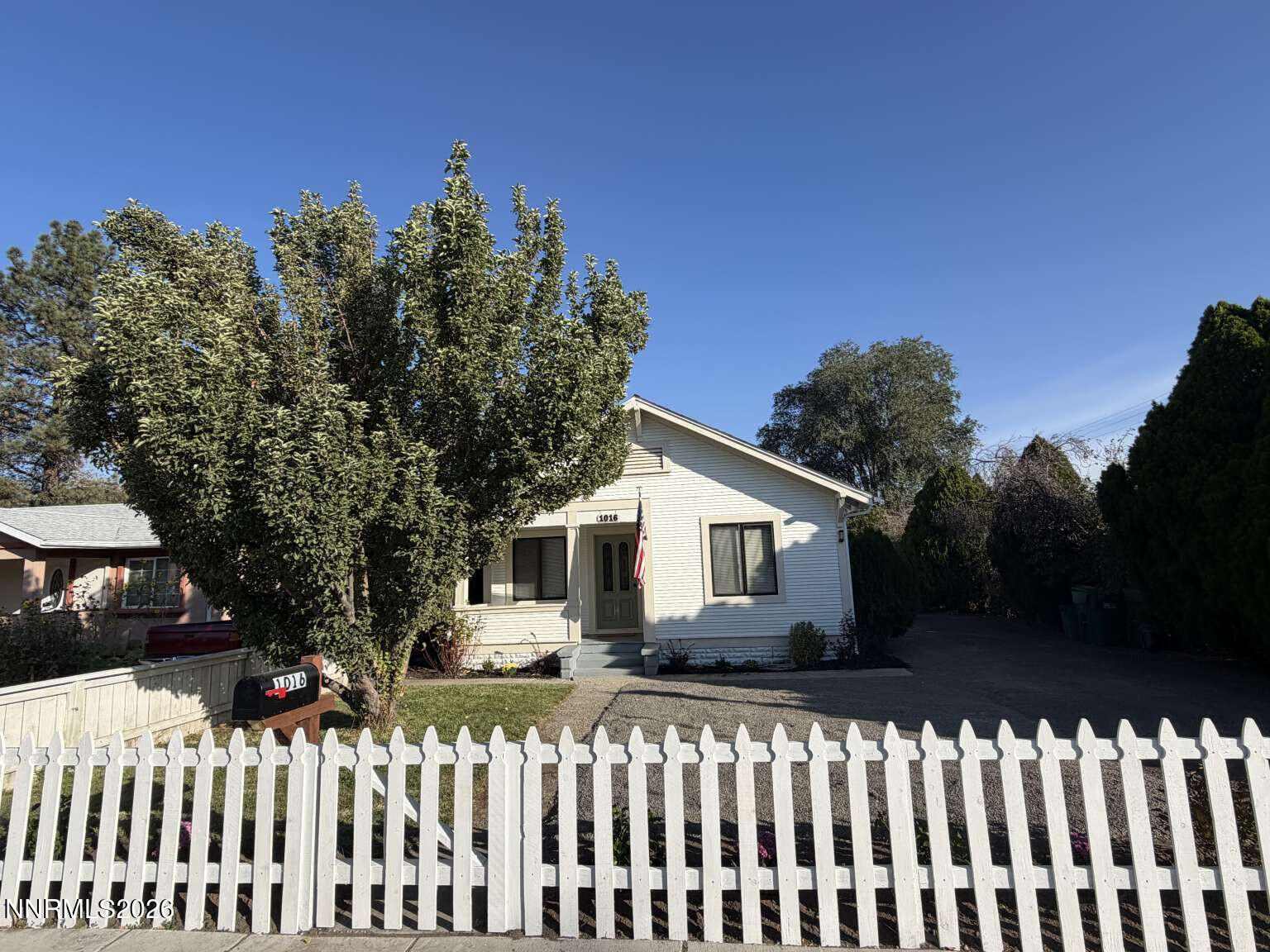 1016 Prater Way Property Photo 2