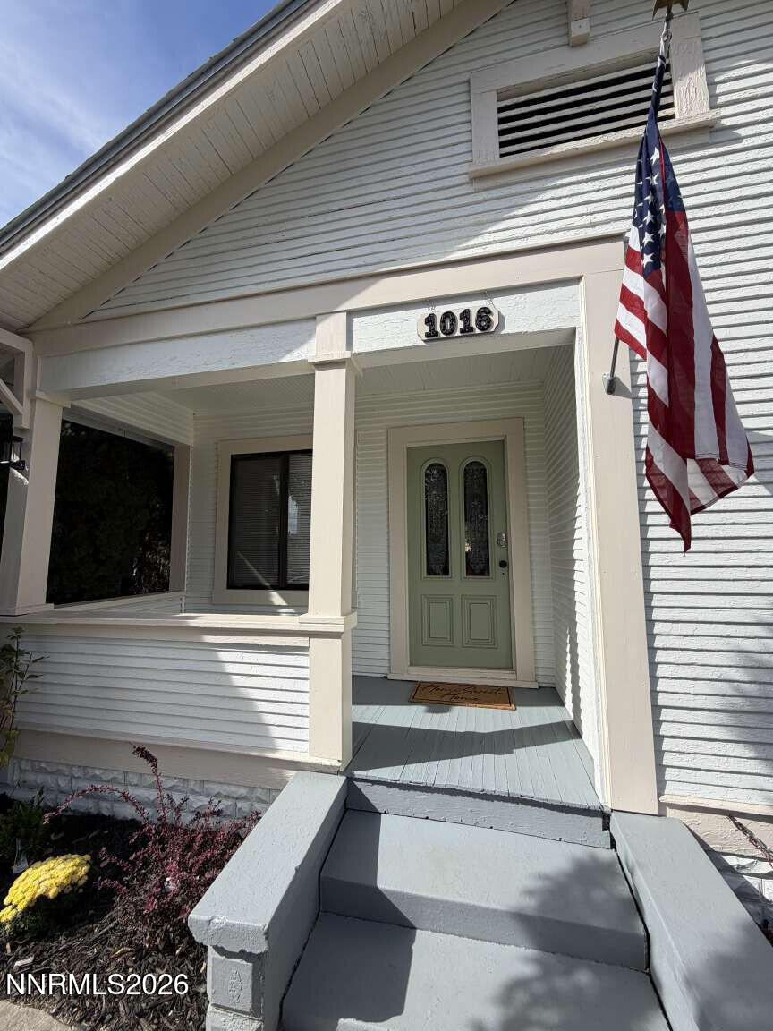 1016 Prater Way Property Photo 3