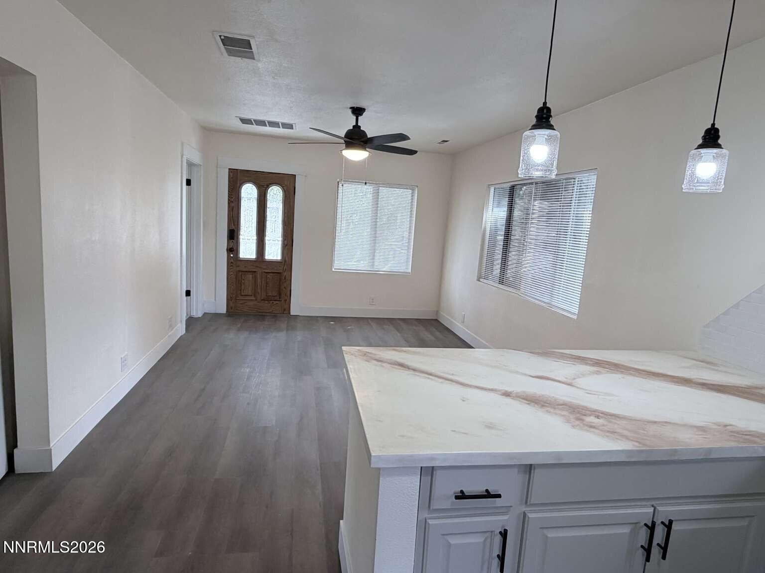1016 Prater Way Property Photo 10