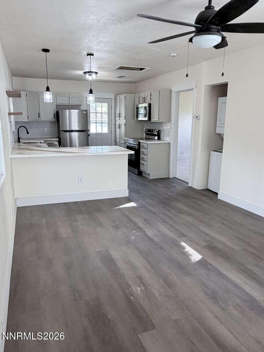 1016 Prater Way Property Photo 11