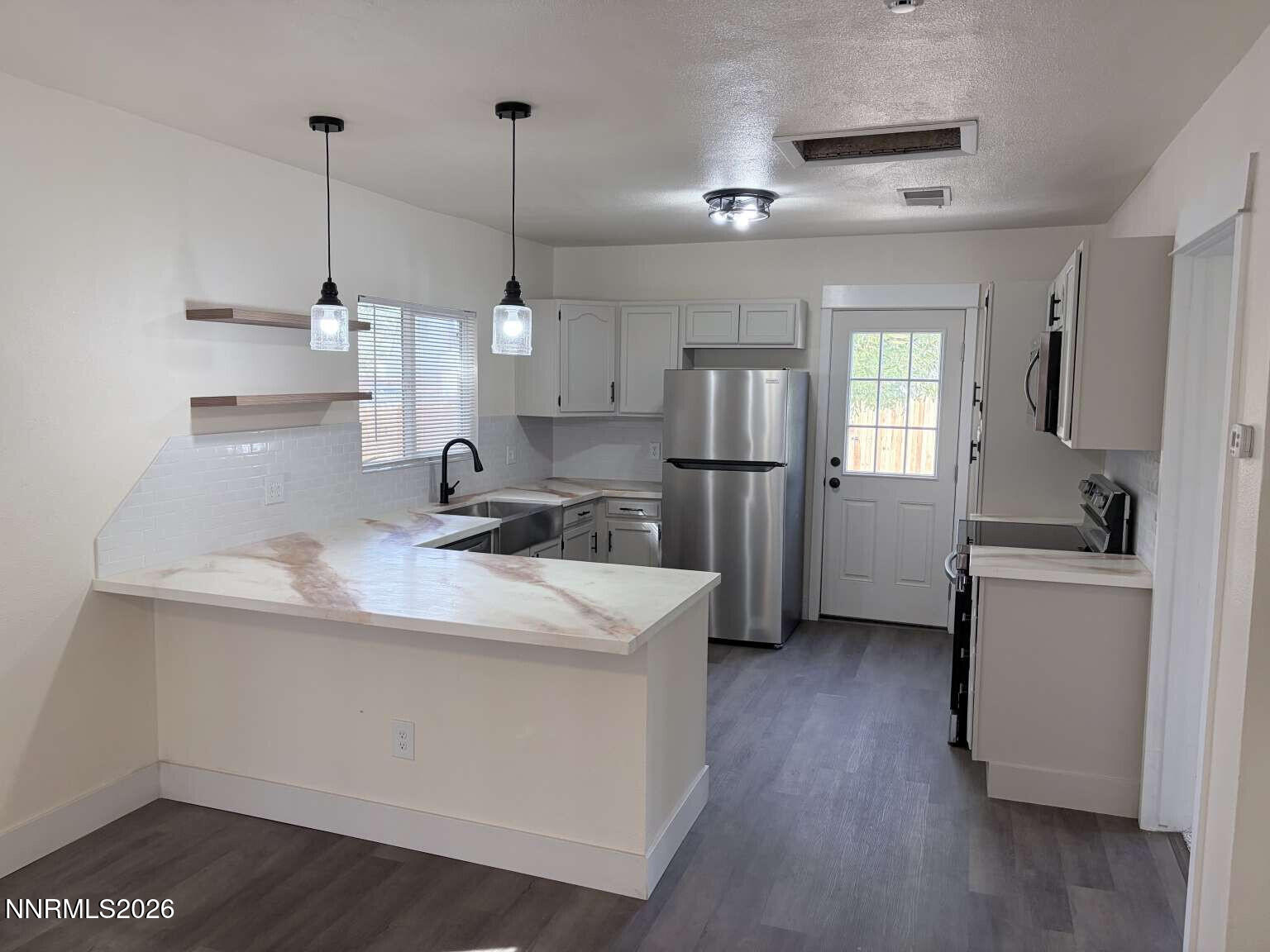1016 Prater Way Property Photo 12