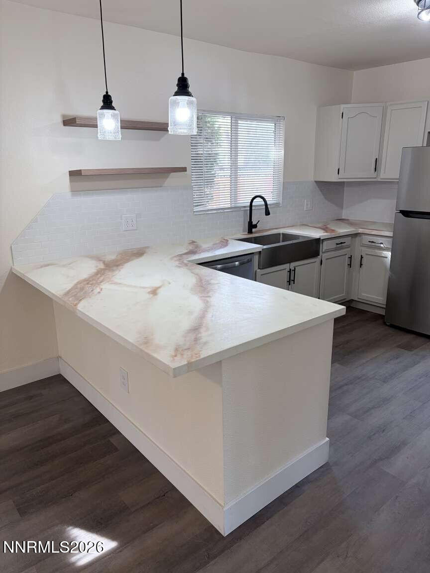 1016 Prater Way Property Photo 13