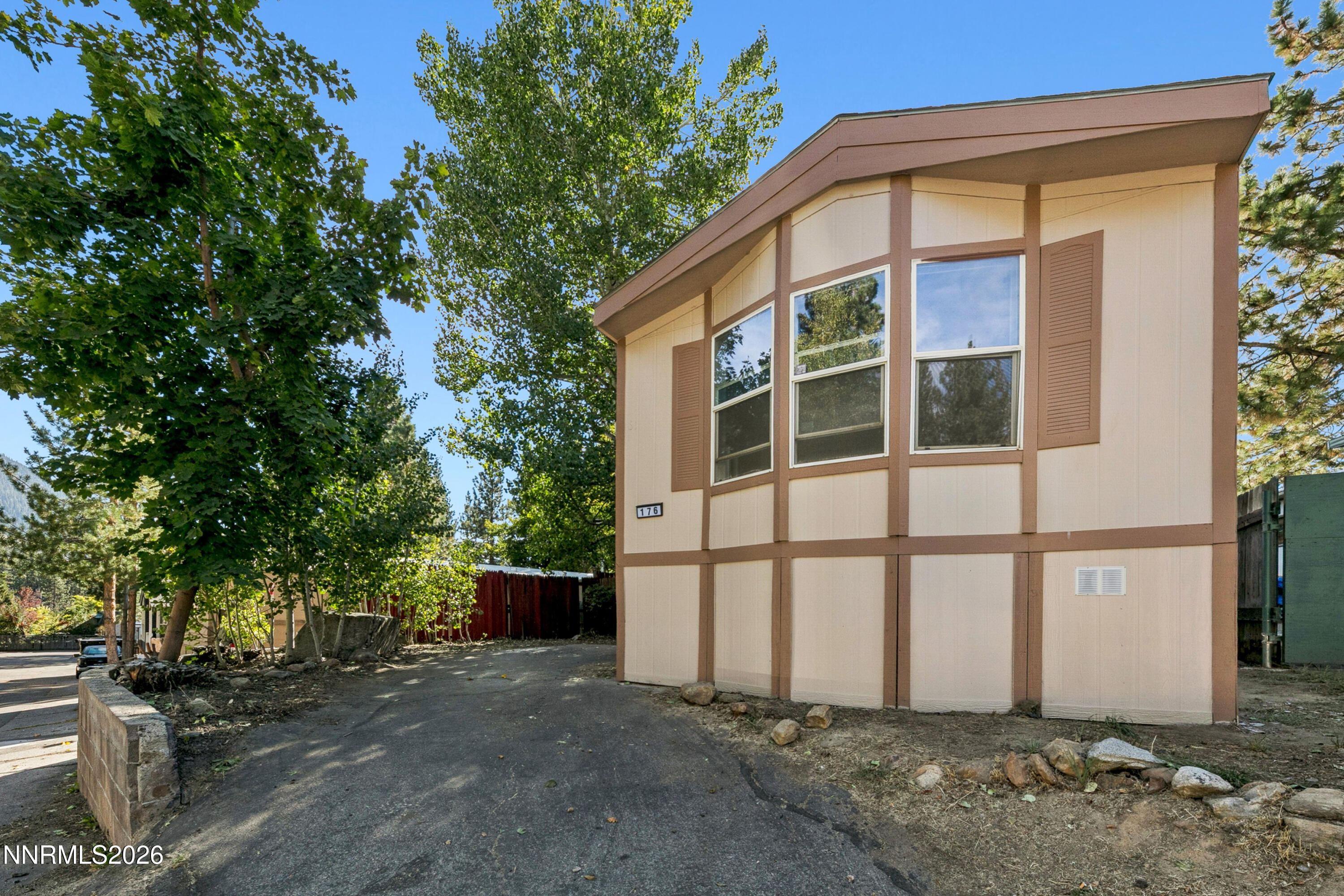 176 Crescent Drive Property Photo 1