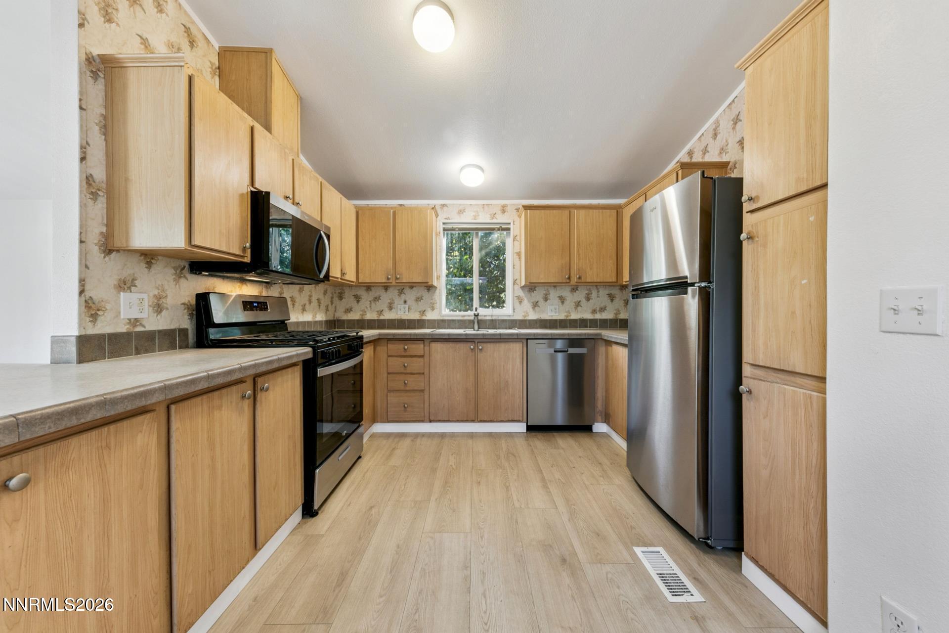 176 Crescent Drive Property Photo 8