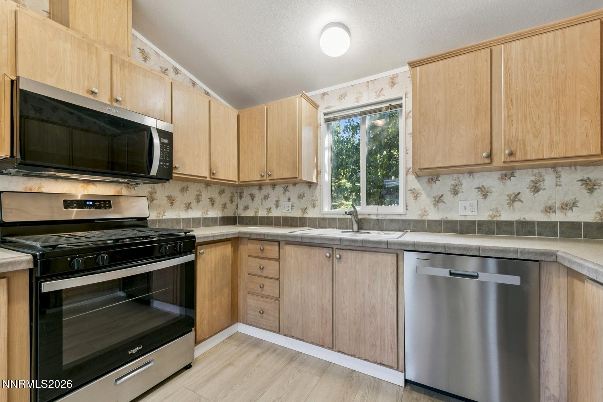176 Crescent Drive Property Photo 9