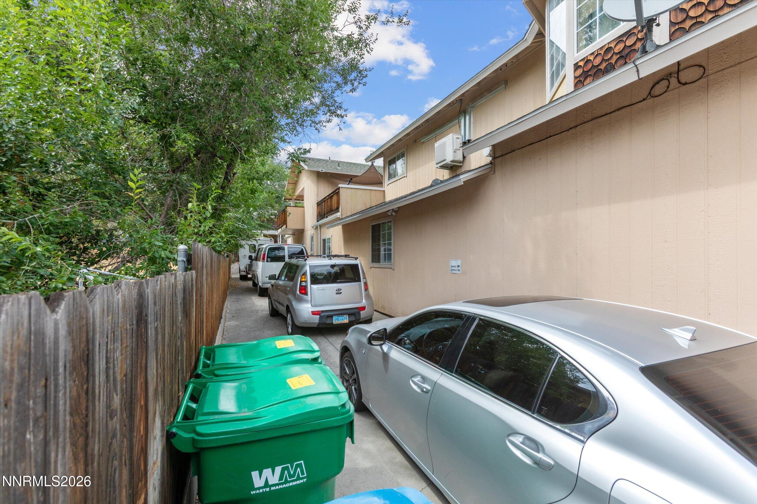 1369 Faland Way Property Photo 4