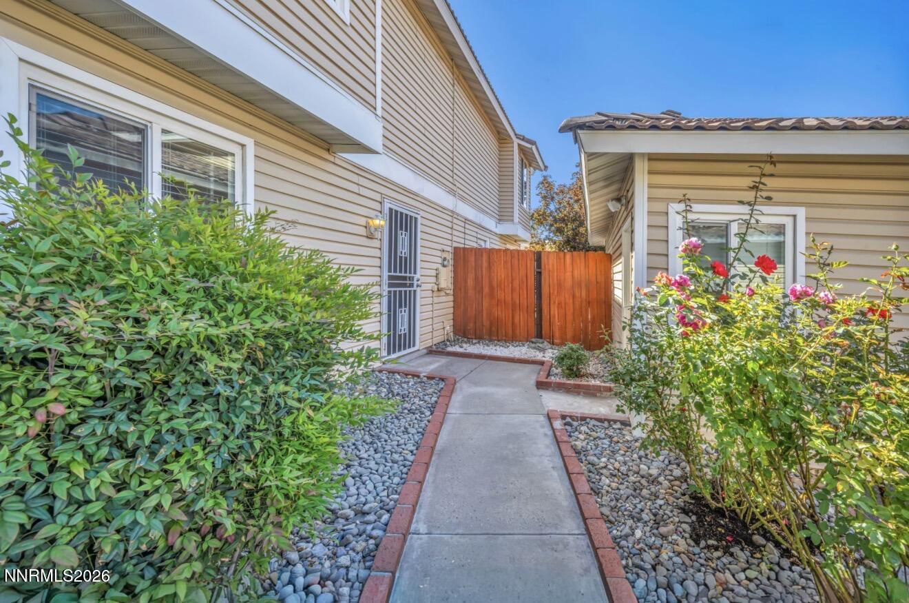 1126 Bradley Square Property Photo 1
