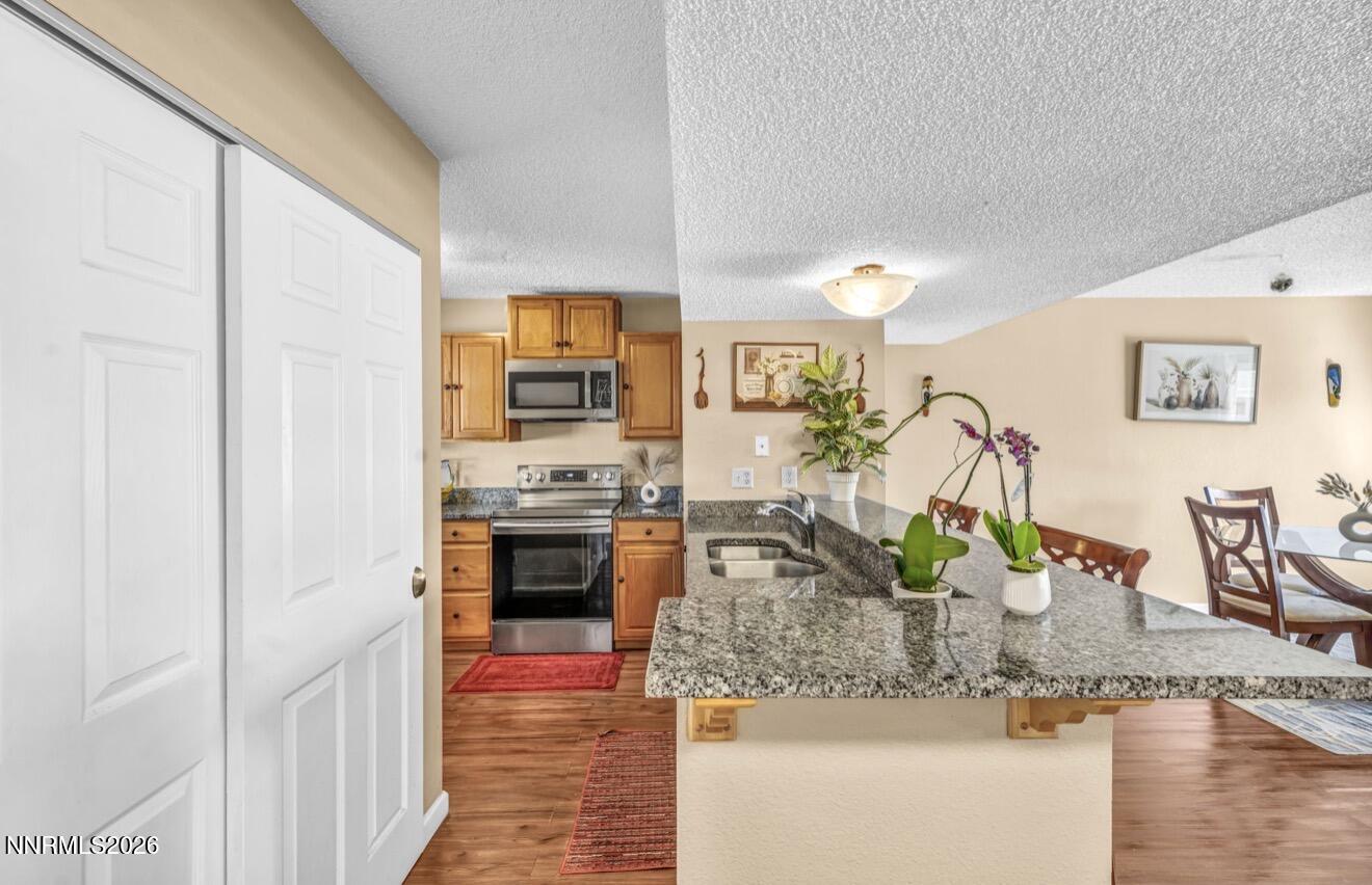 1126 Bradley Square Property Photo 9