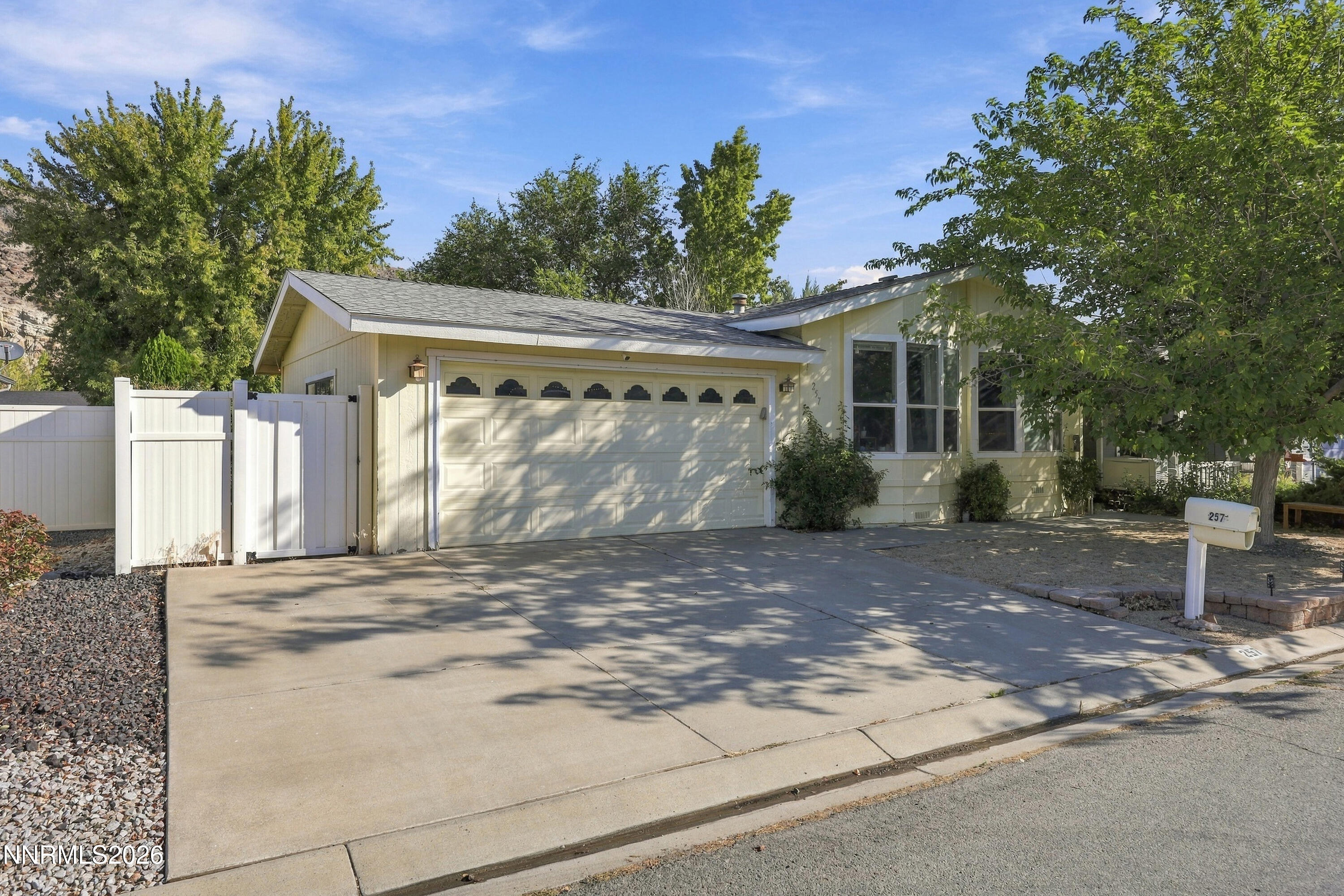 257 Ave De La D'emerald Property Photo 2