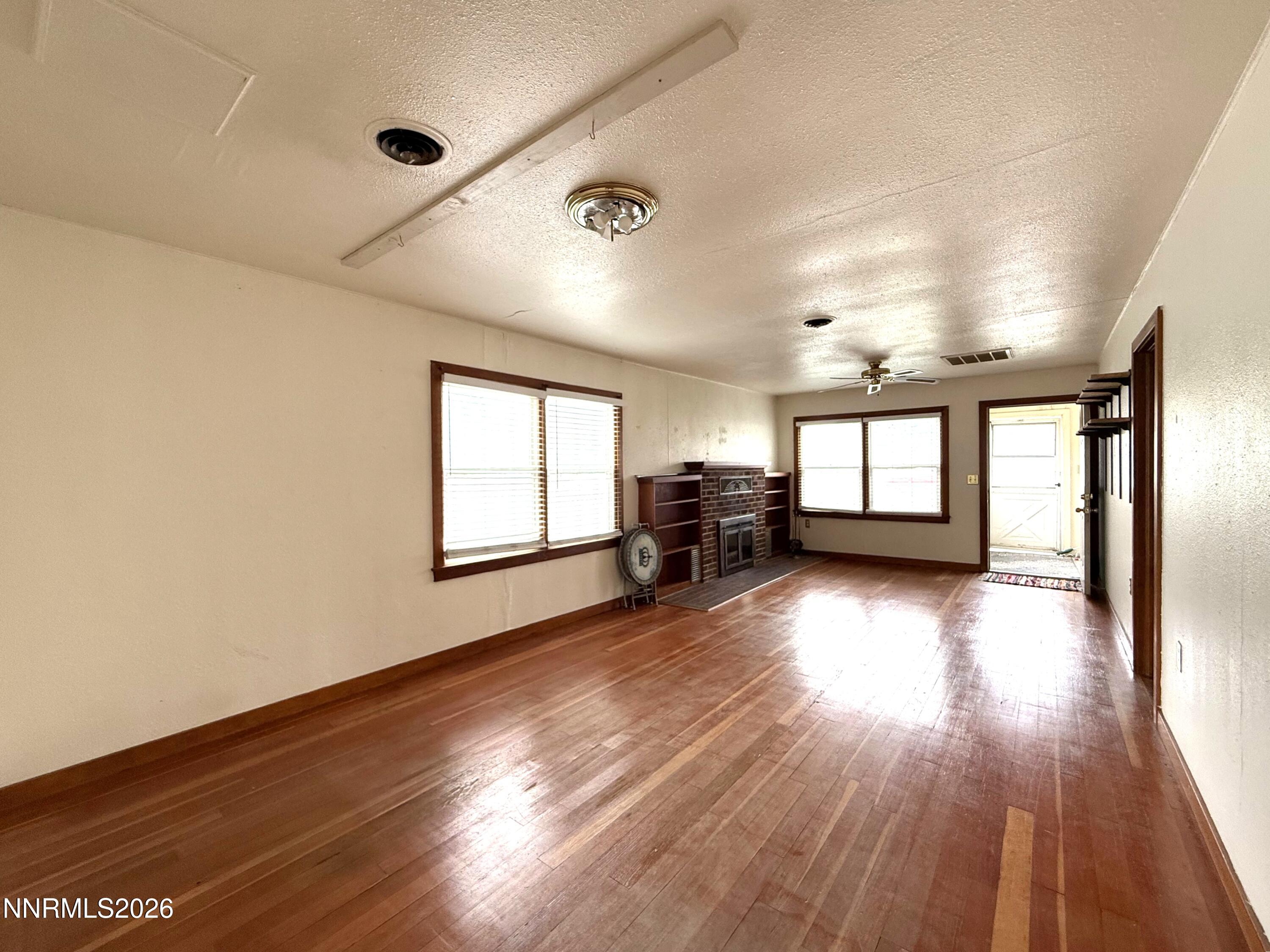 260 W 2nd Street Property Photo 5