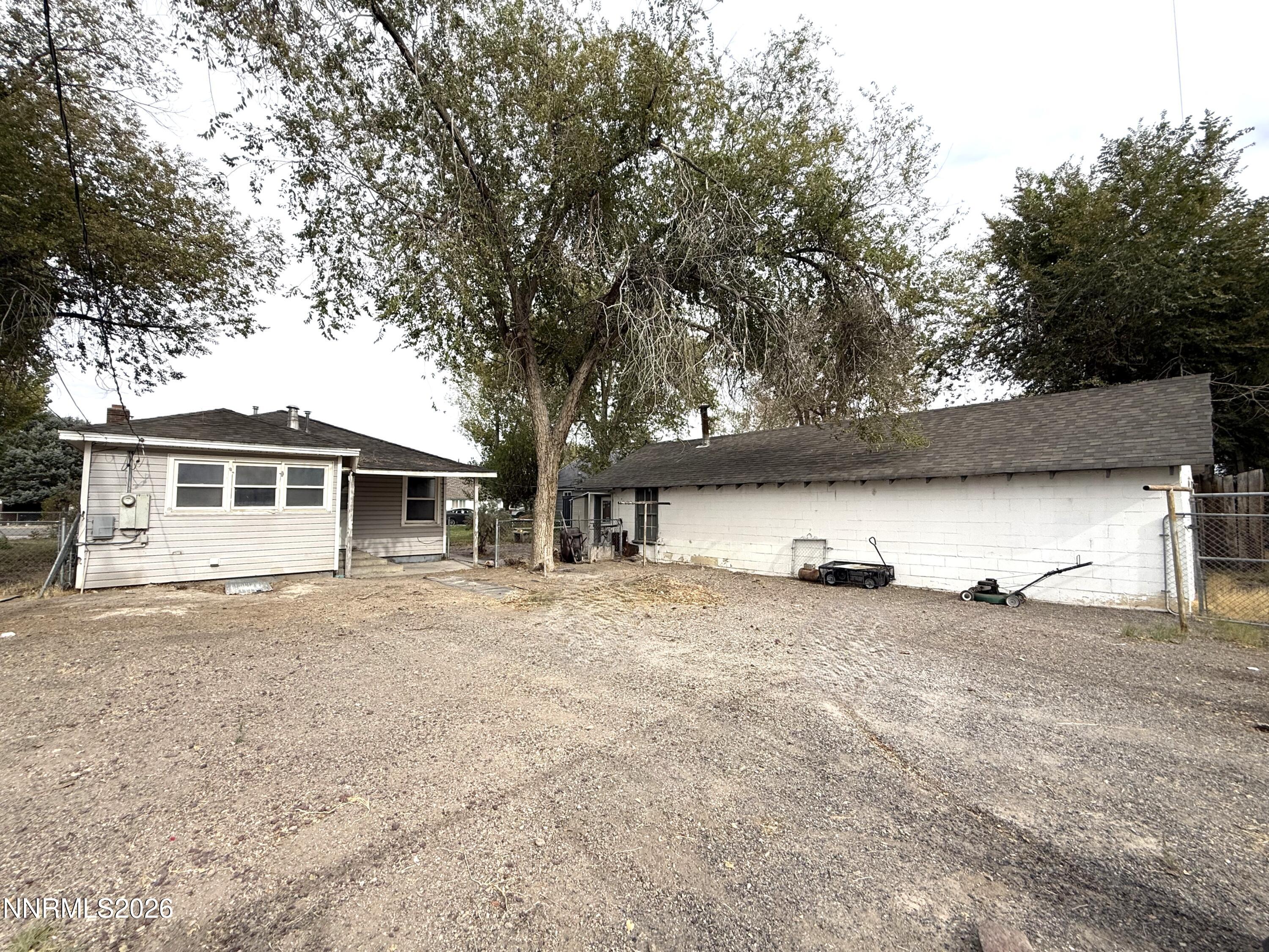 260 W 2nd Street Property Photo 14
