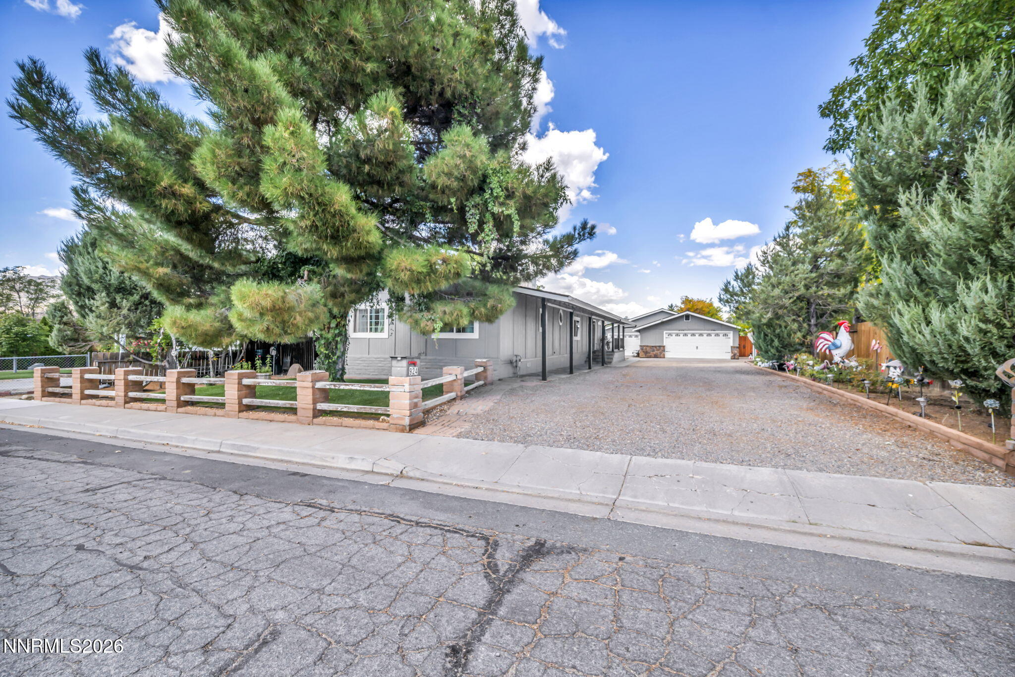 924 Loyola Street Property Photo 3