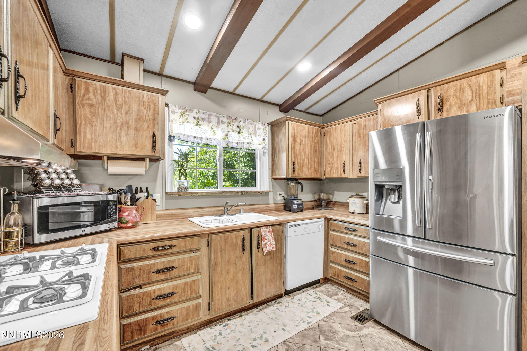 924 Loyola Street Property Photo 15