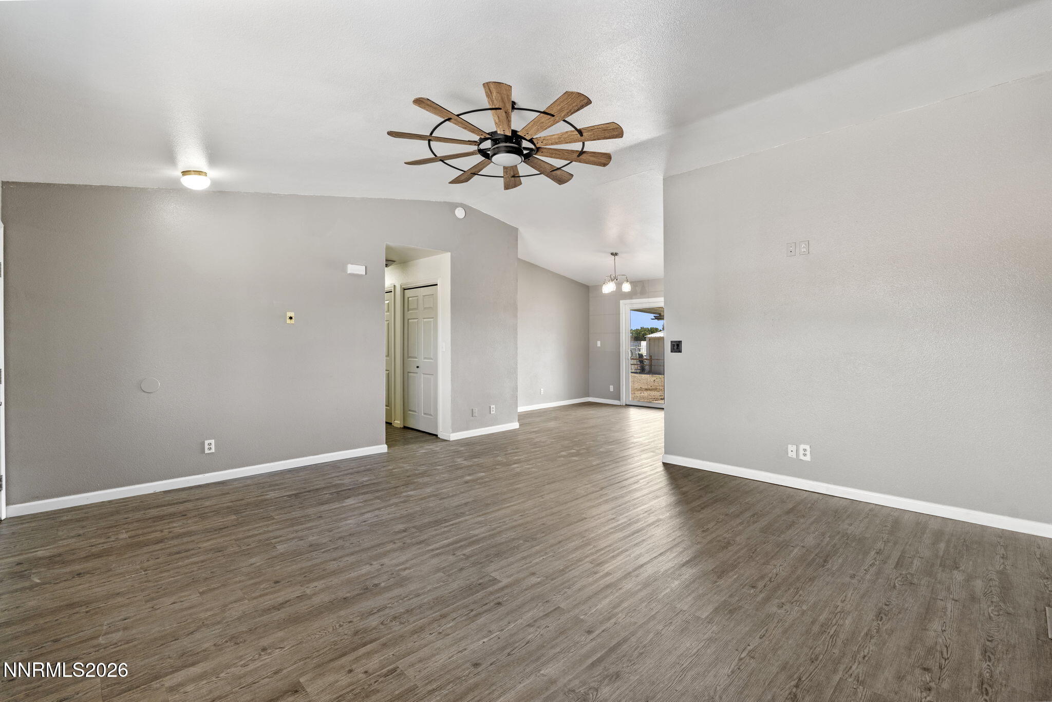 1006 Opal Way Property Photo 4