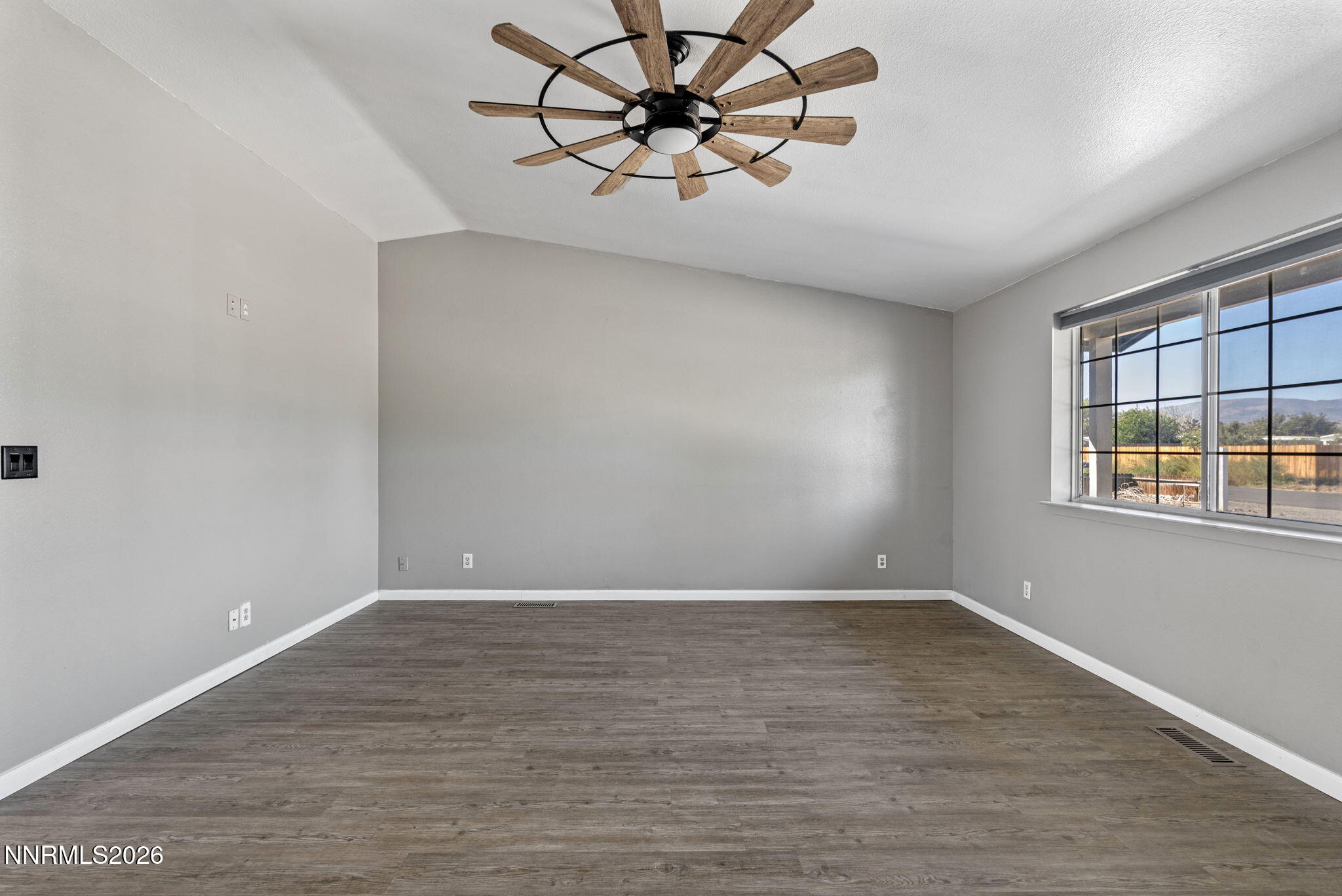 1006 Opal Way Property Photo 5