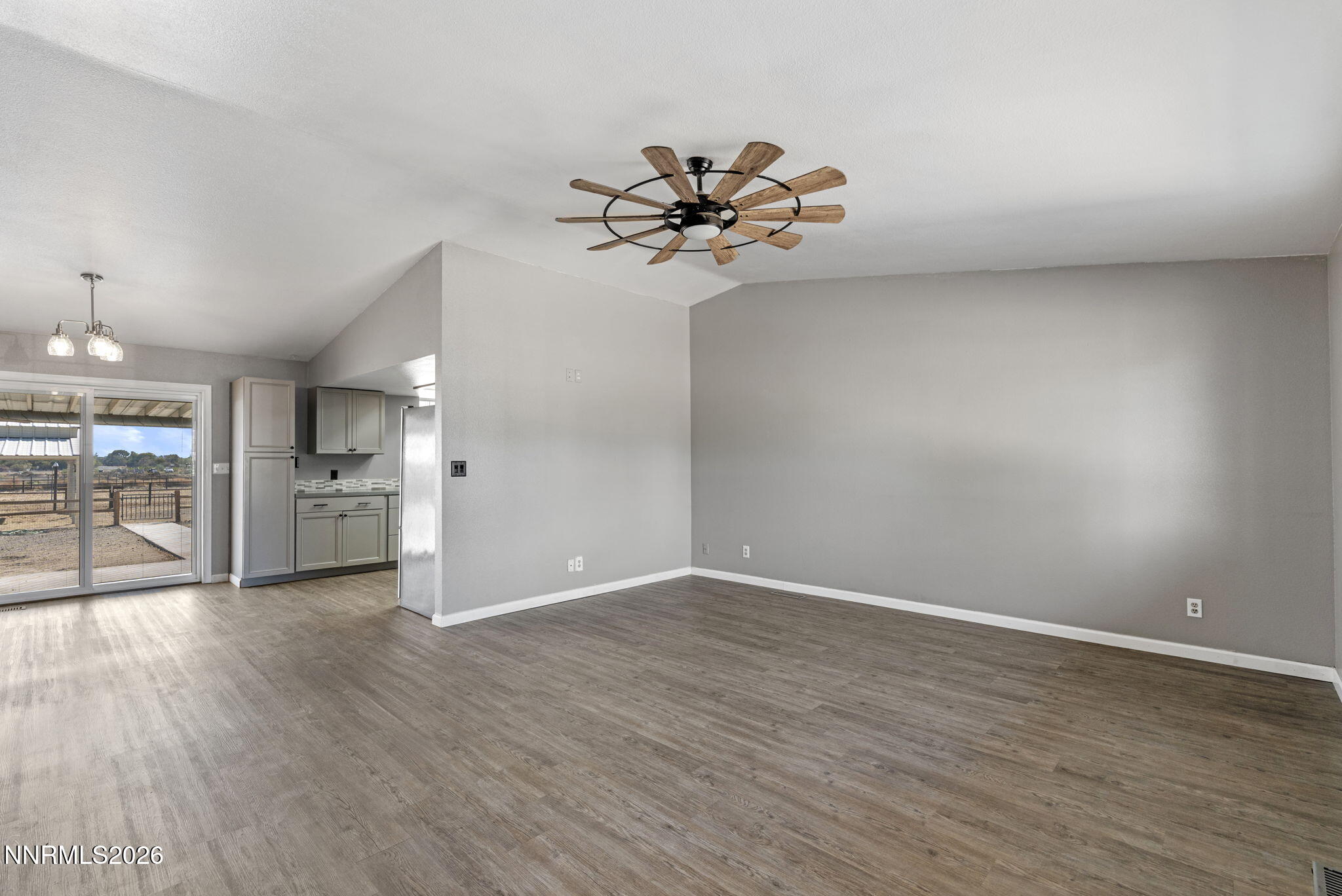 1006 Opal Way Property Photo 6