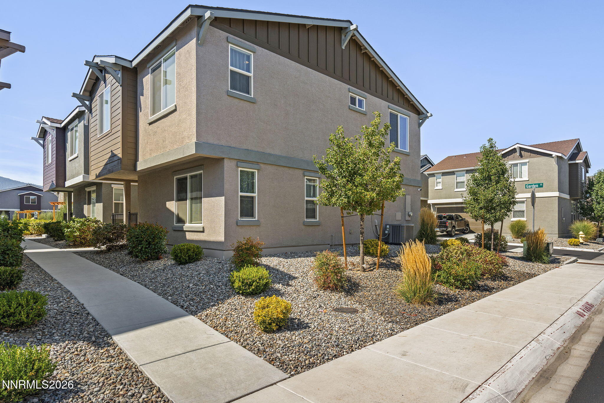 915 Garden Court Property Photo 1