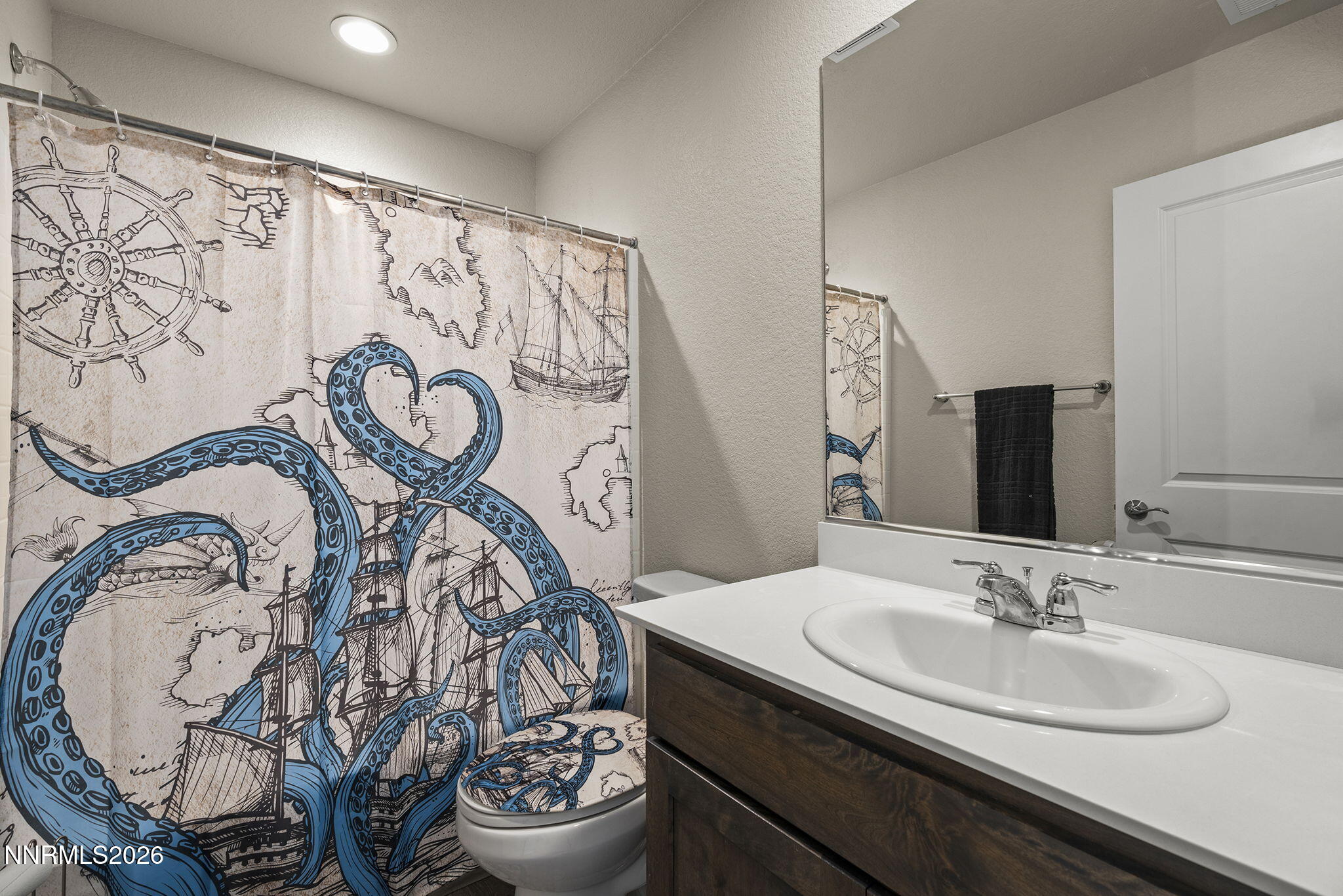 915 Garden Court Property Photo 11