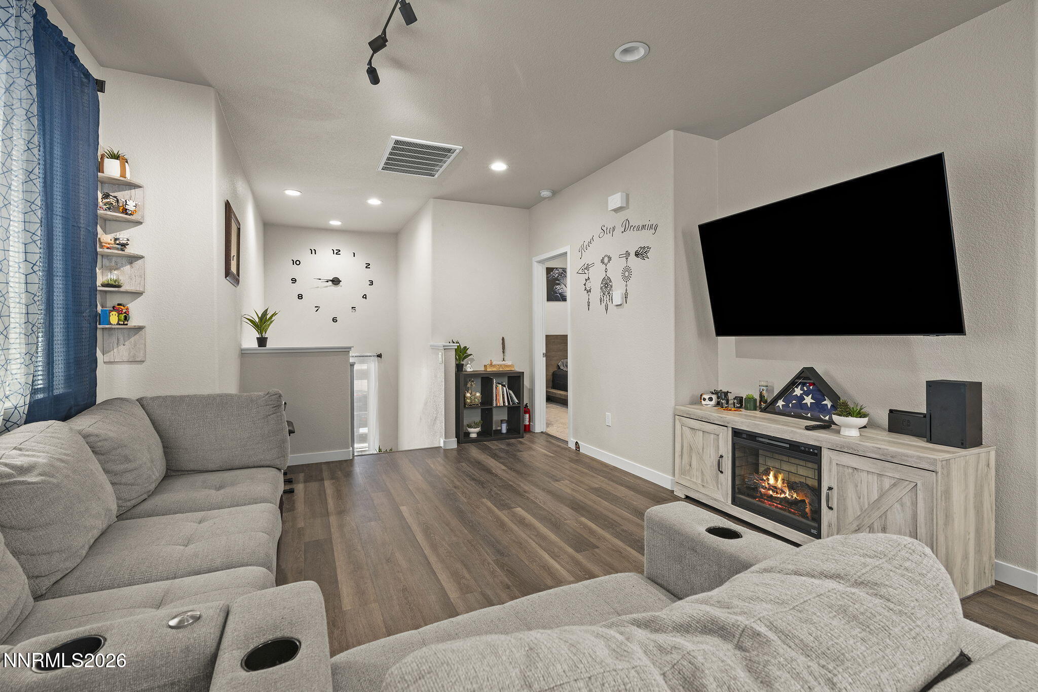 915 Garden Court Property Photo 15