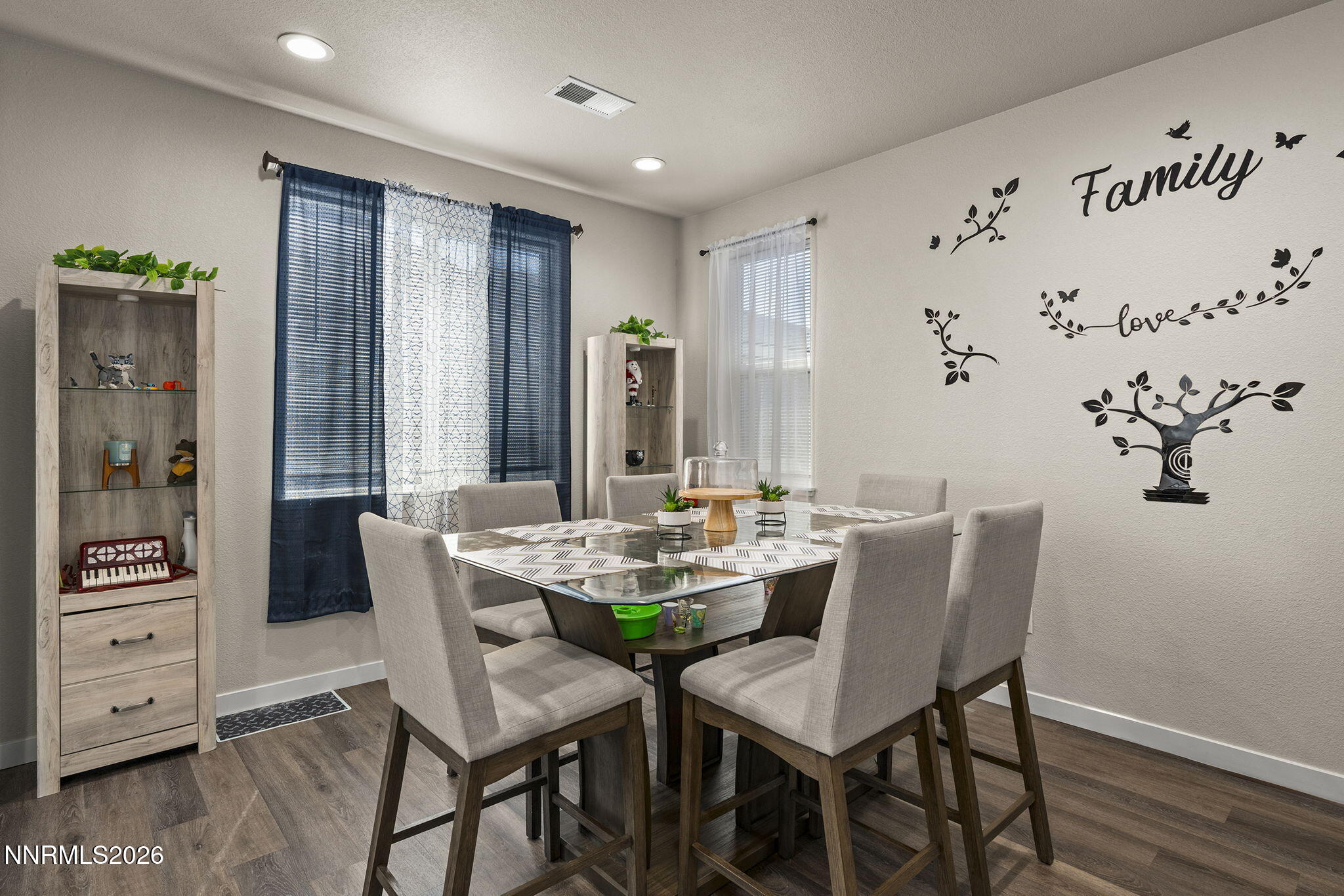 915 Garden Court Property Photo 16