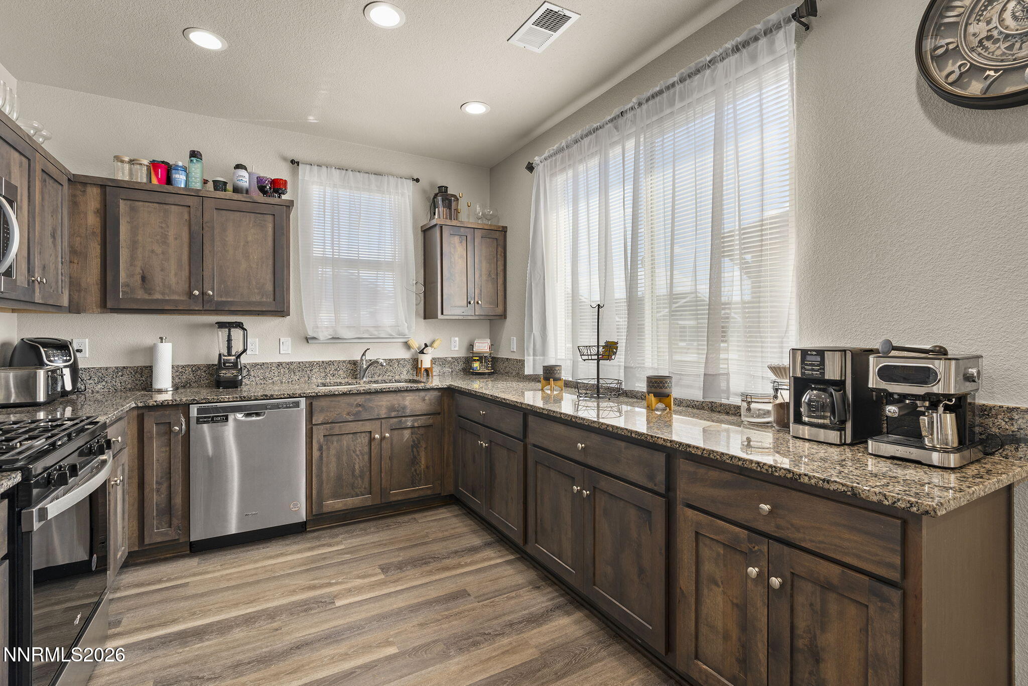 915 Garden Court Property Photo 17