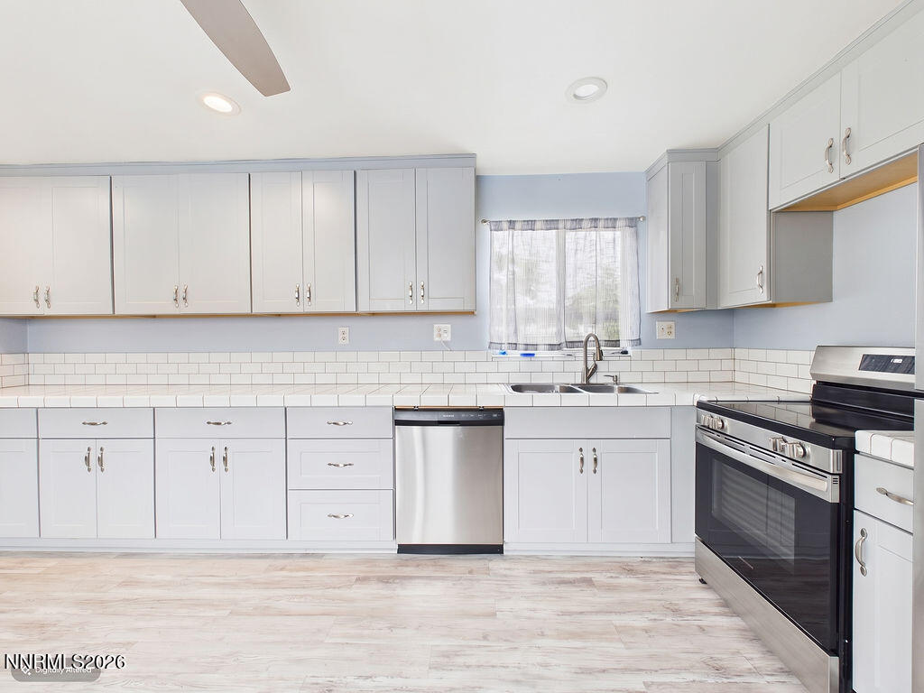 626 Prater Way Property Photo 10