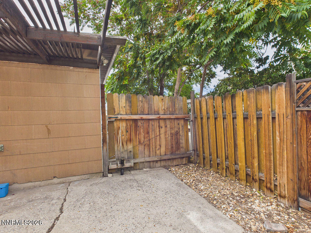 626 Prater Way Property Photo 29