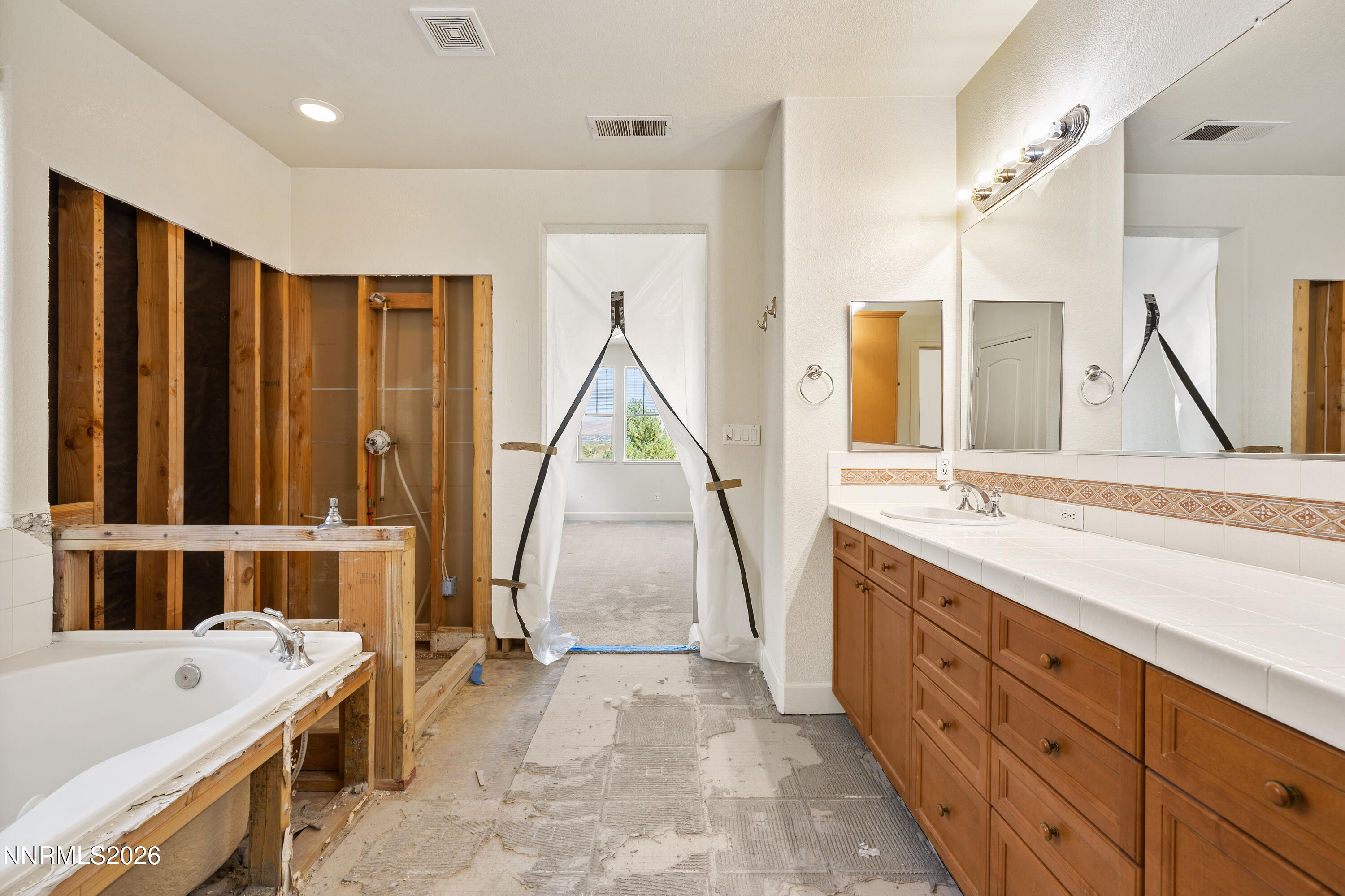 6040 Cielo Circle Property Photo 14