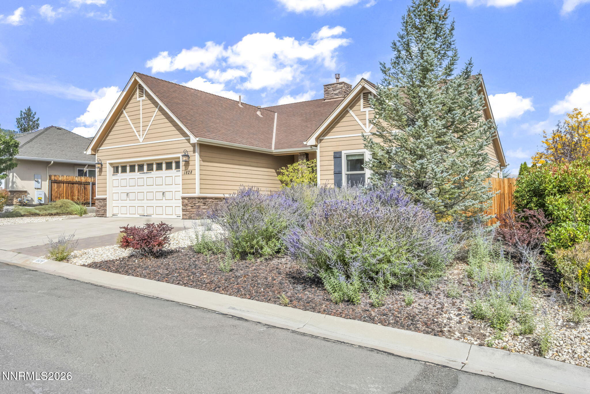 1828 Walnut Court Property Photo 3