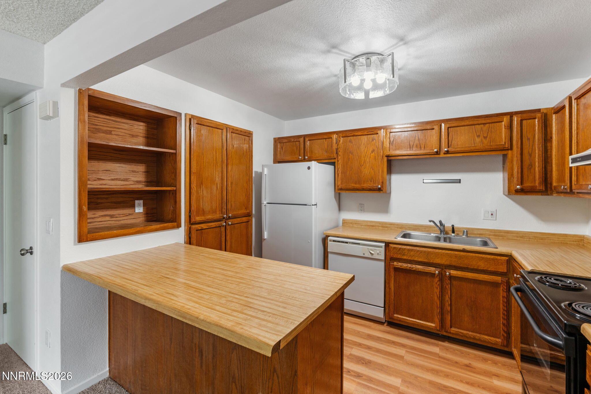 1465 E Peckham Lane 6 Property Photo 6