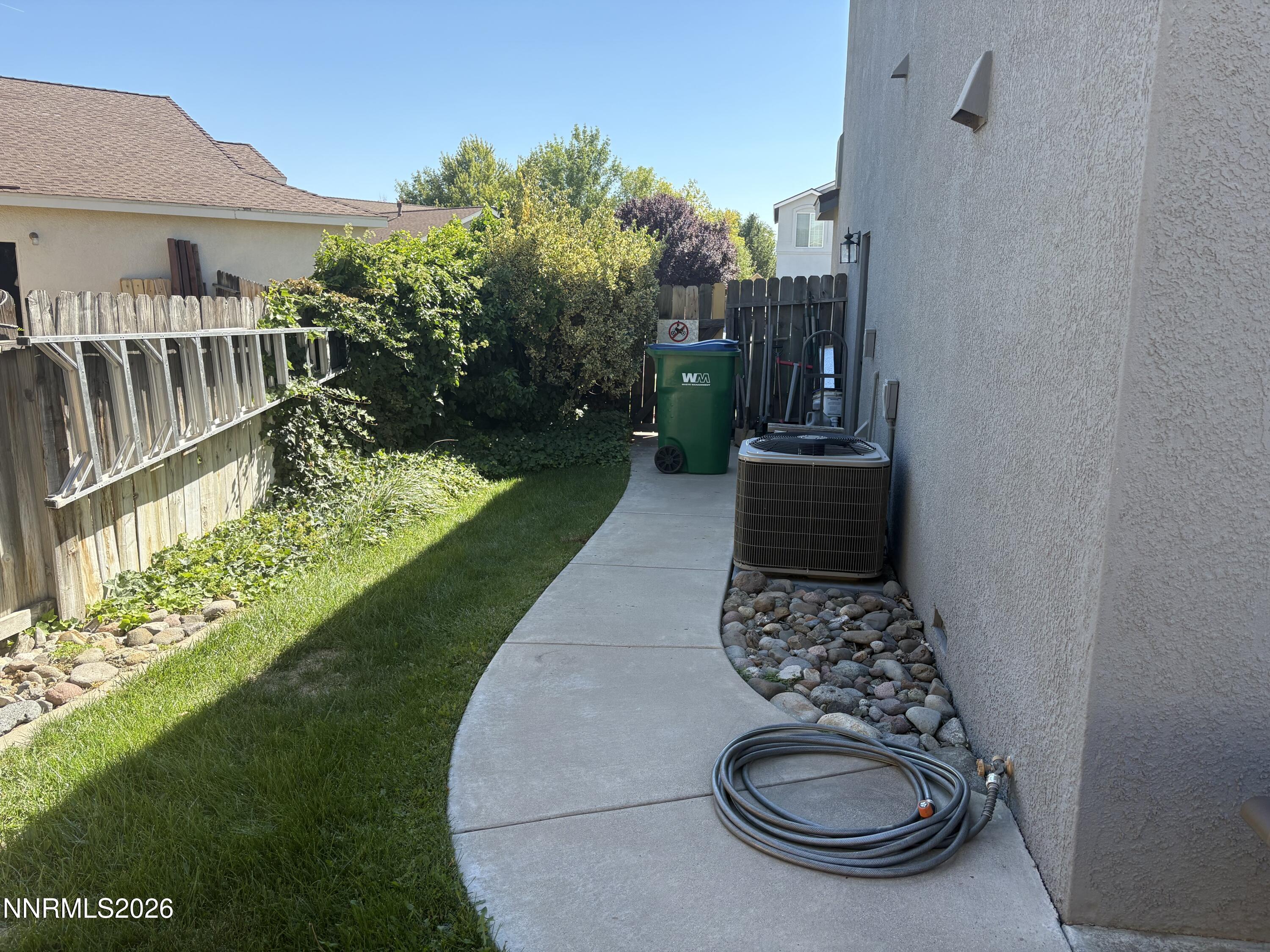 2794 Foxhill Drive Property Photo 3