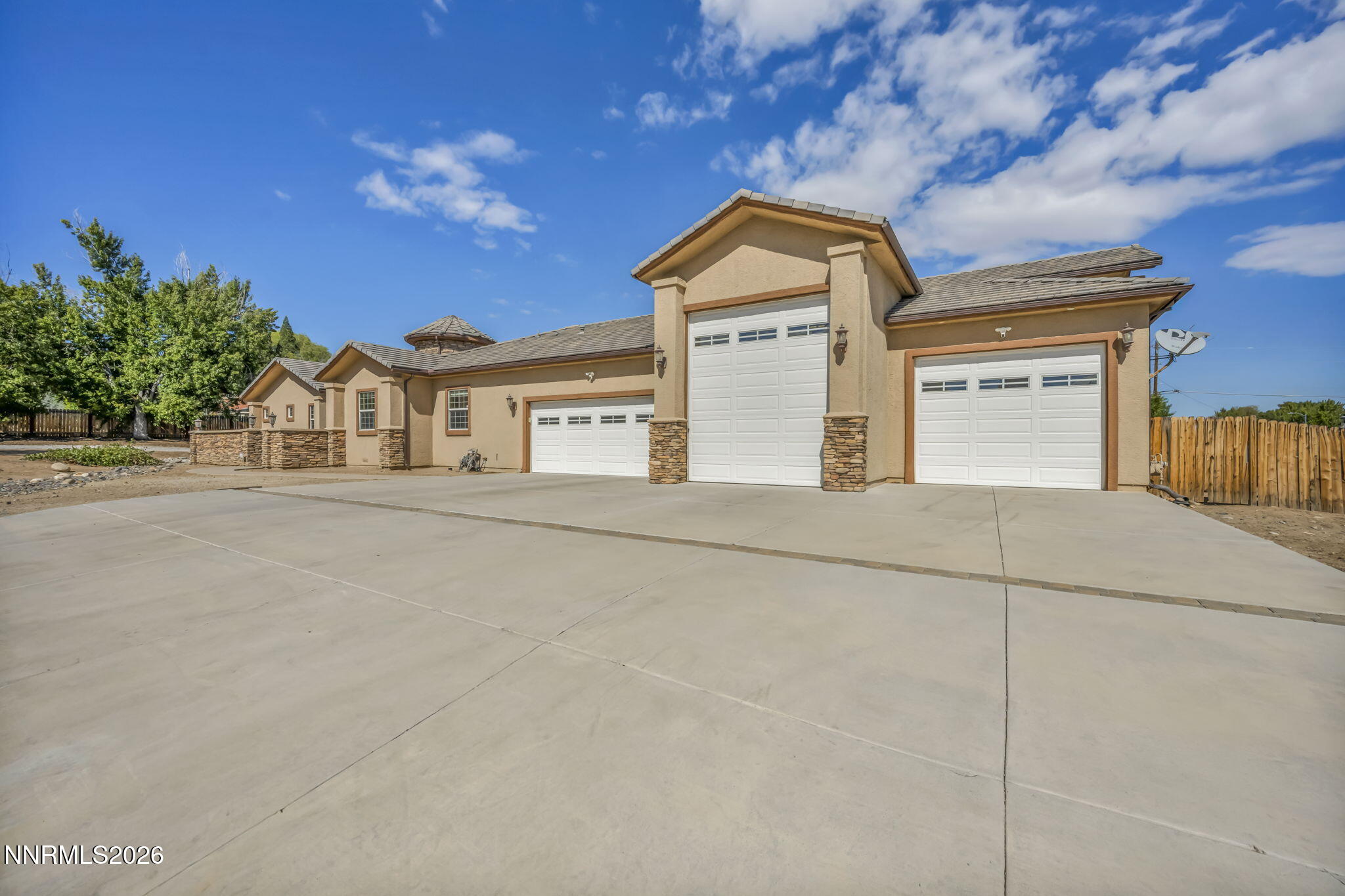 1111 Sweetwater Drive Property Photo 3