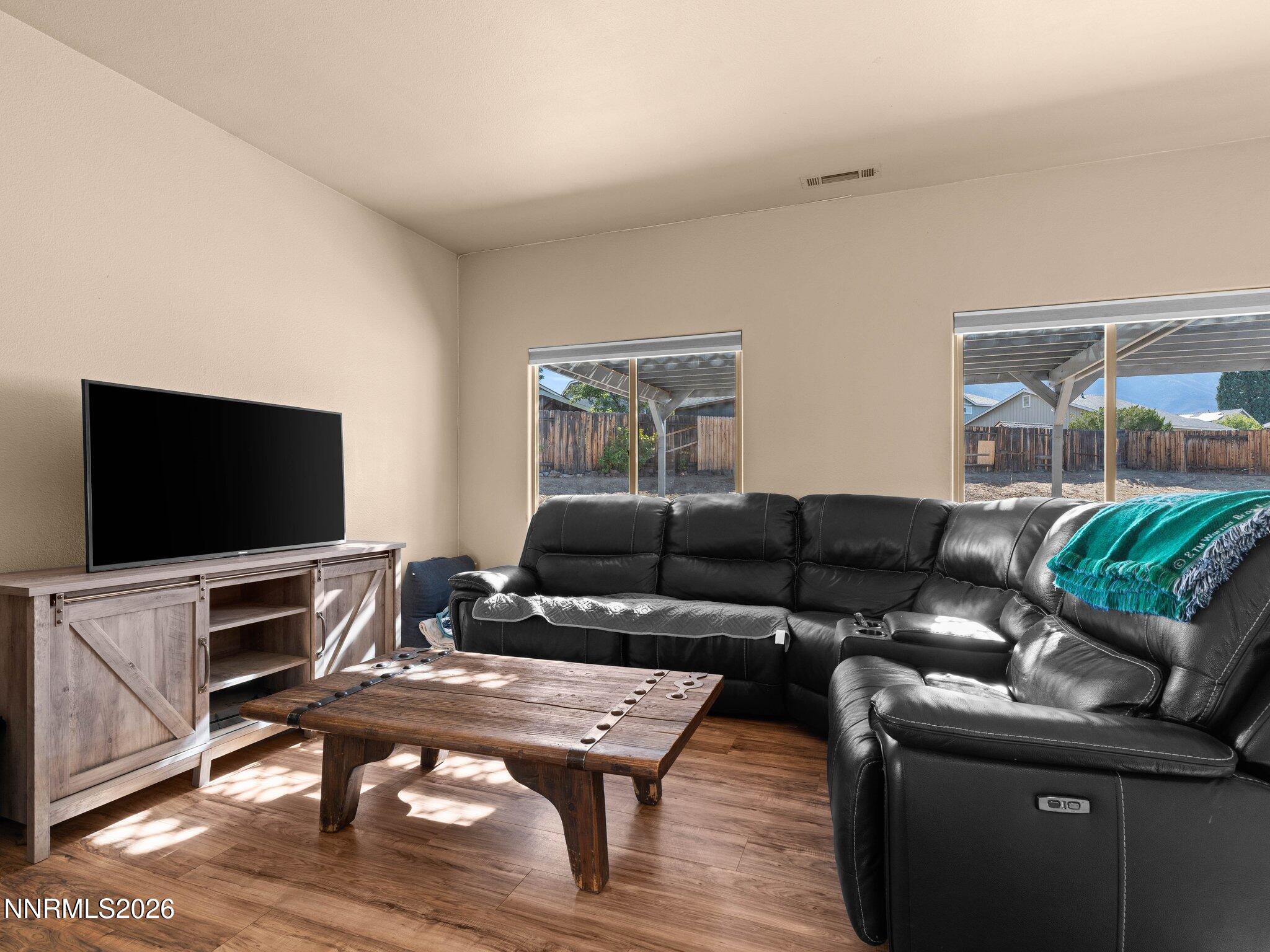 9445 Pine Tree Court Property Photo 6