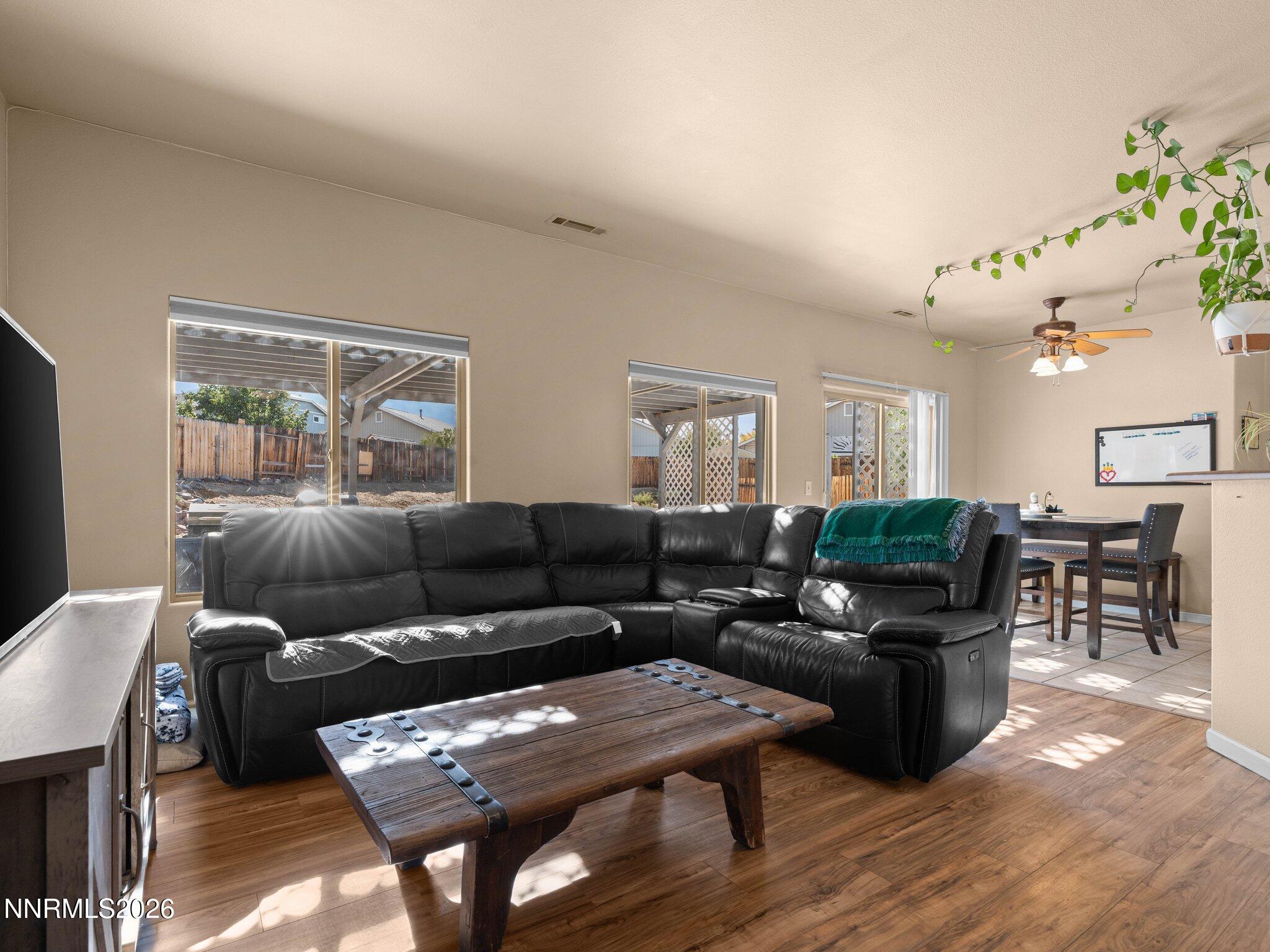 9445 Pine Tree Court Property Photo 7