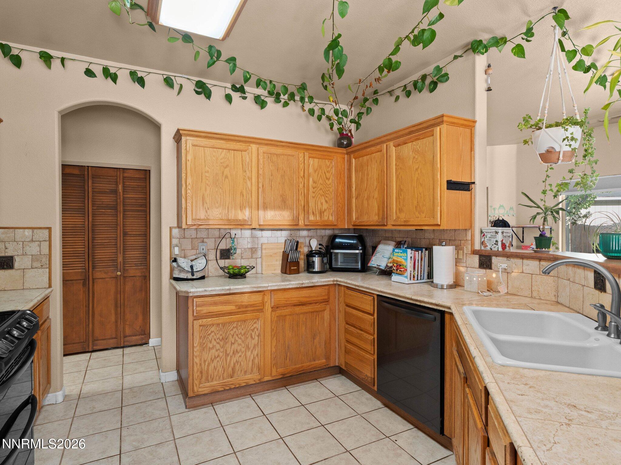 9445 Pine Tree Court Property Photo 13