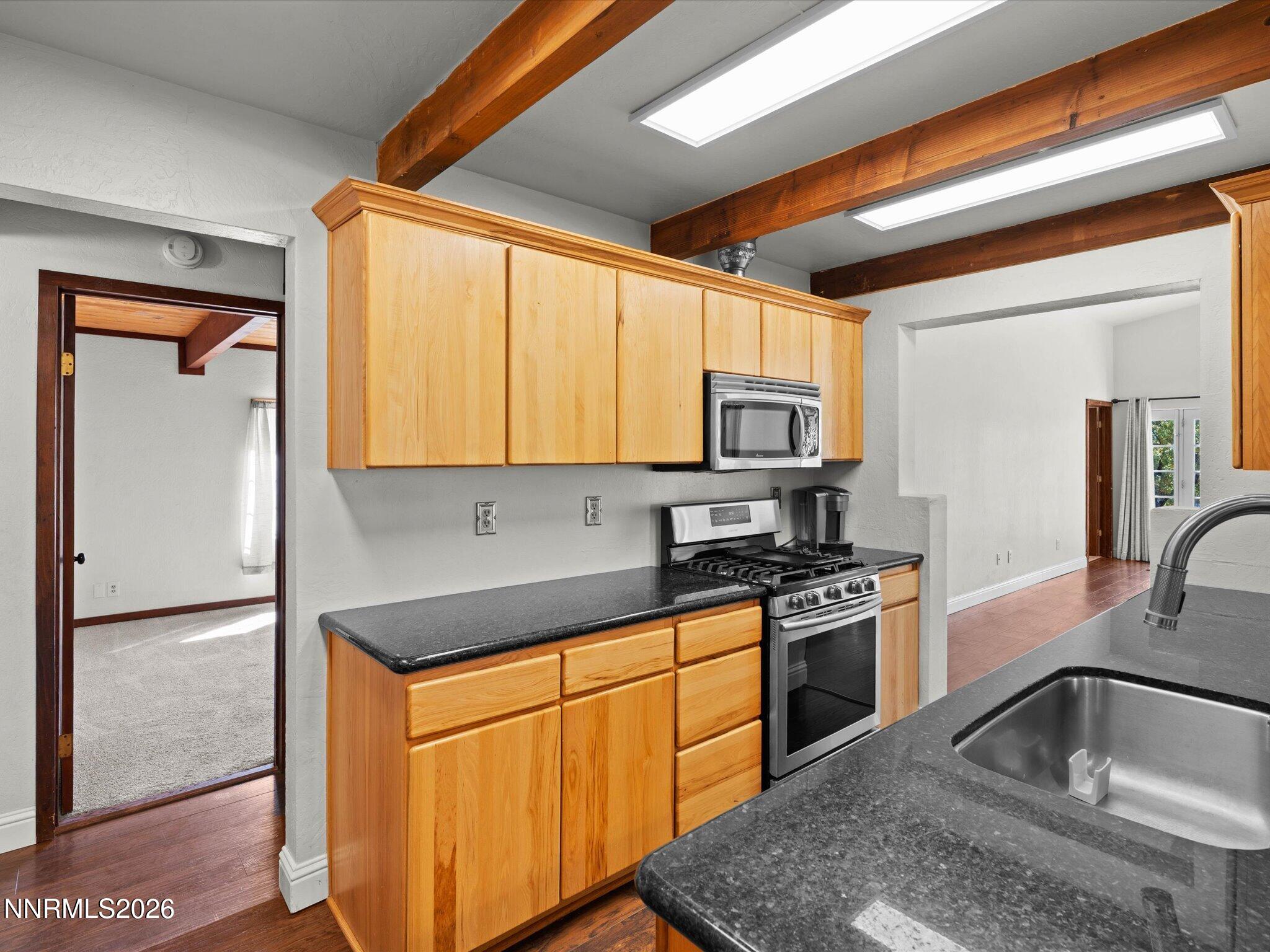 290 Eleanor Avenue Property Photo 17
