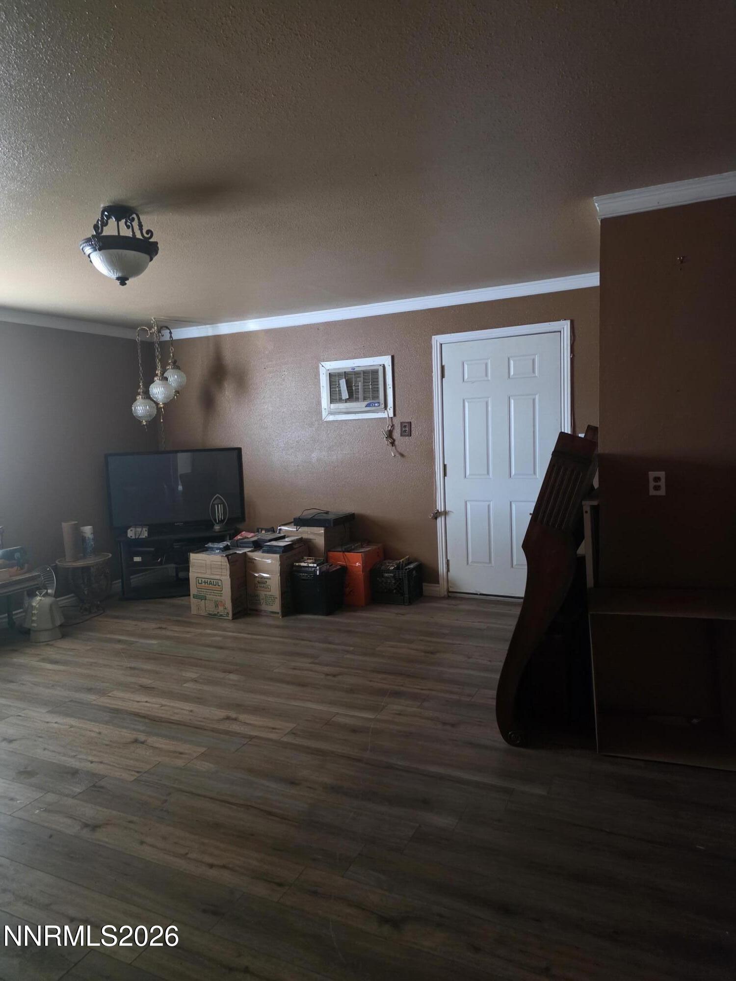 215 E Street Property Photo 5