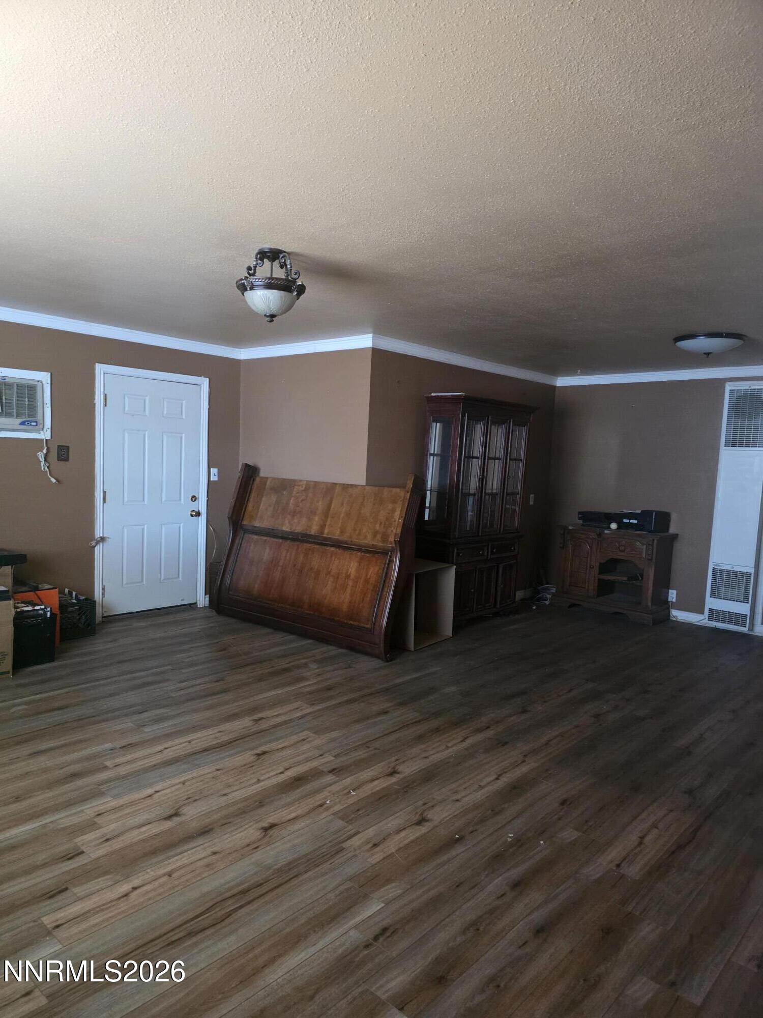 215 E Street Property Photo 7