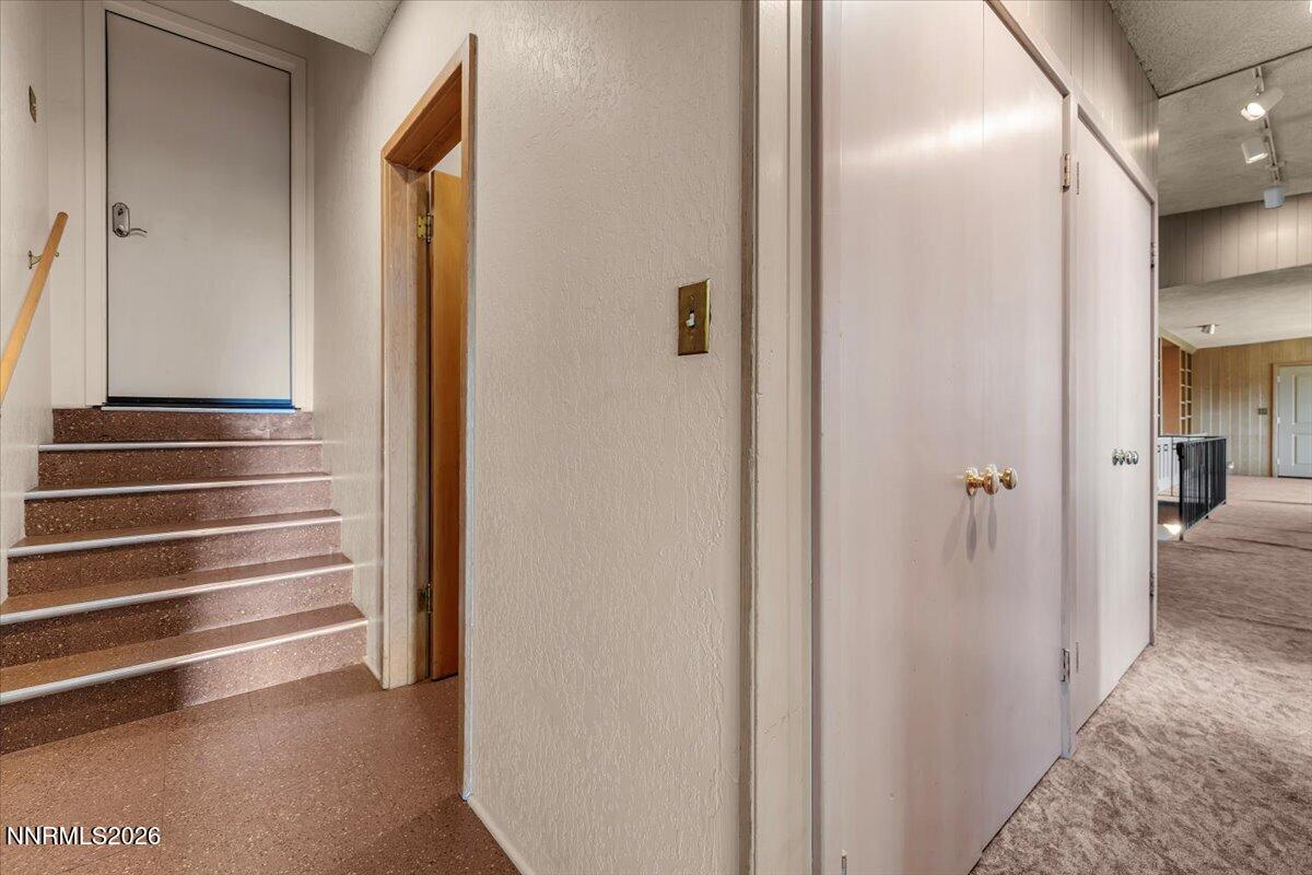 1560 Kestrel Court Property Photo 30