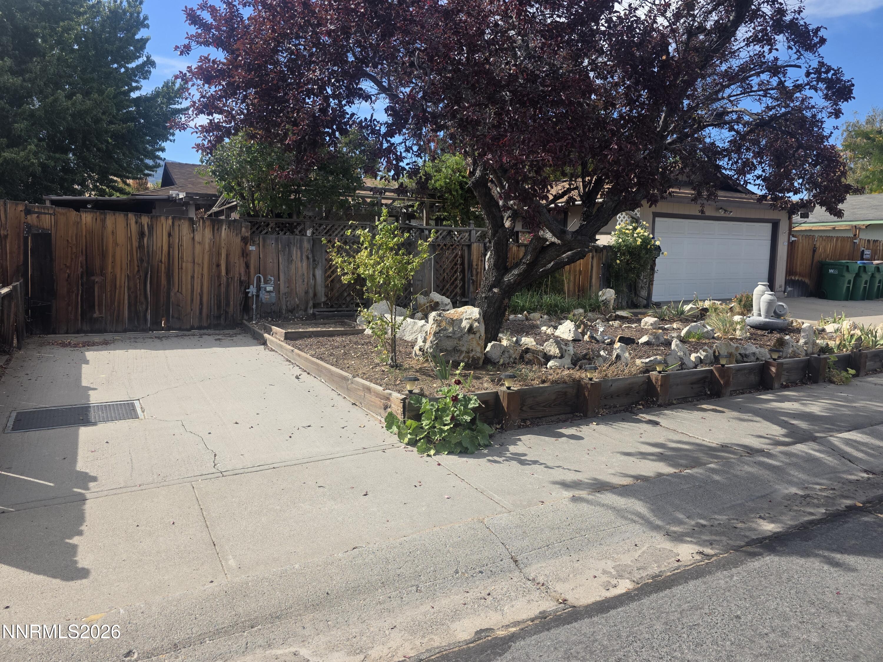 2420 Donna Street Property Photo 3