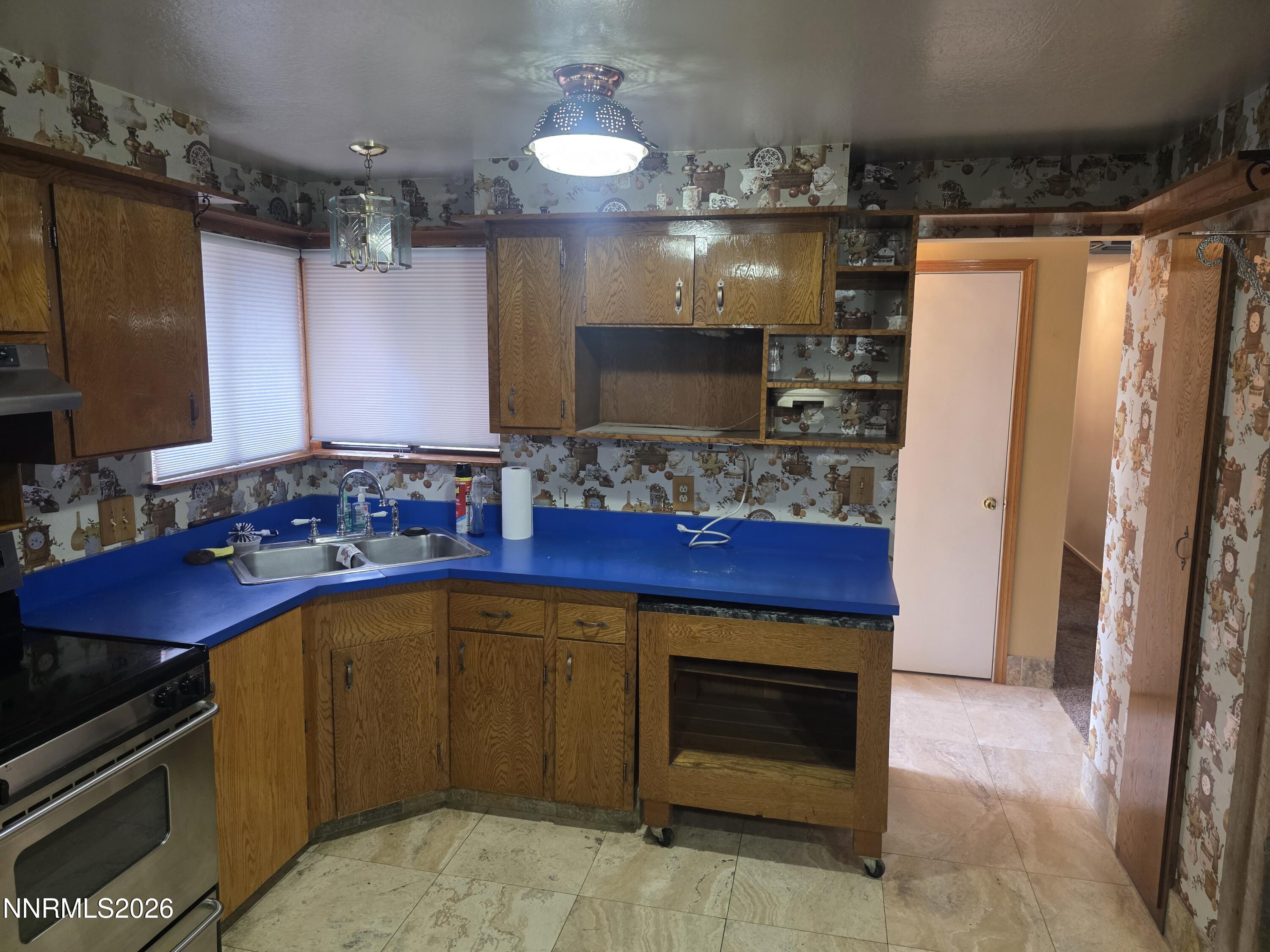 2420 Donna Street Property Photo 8