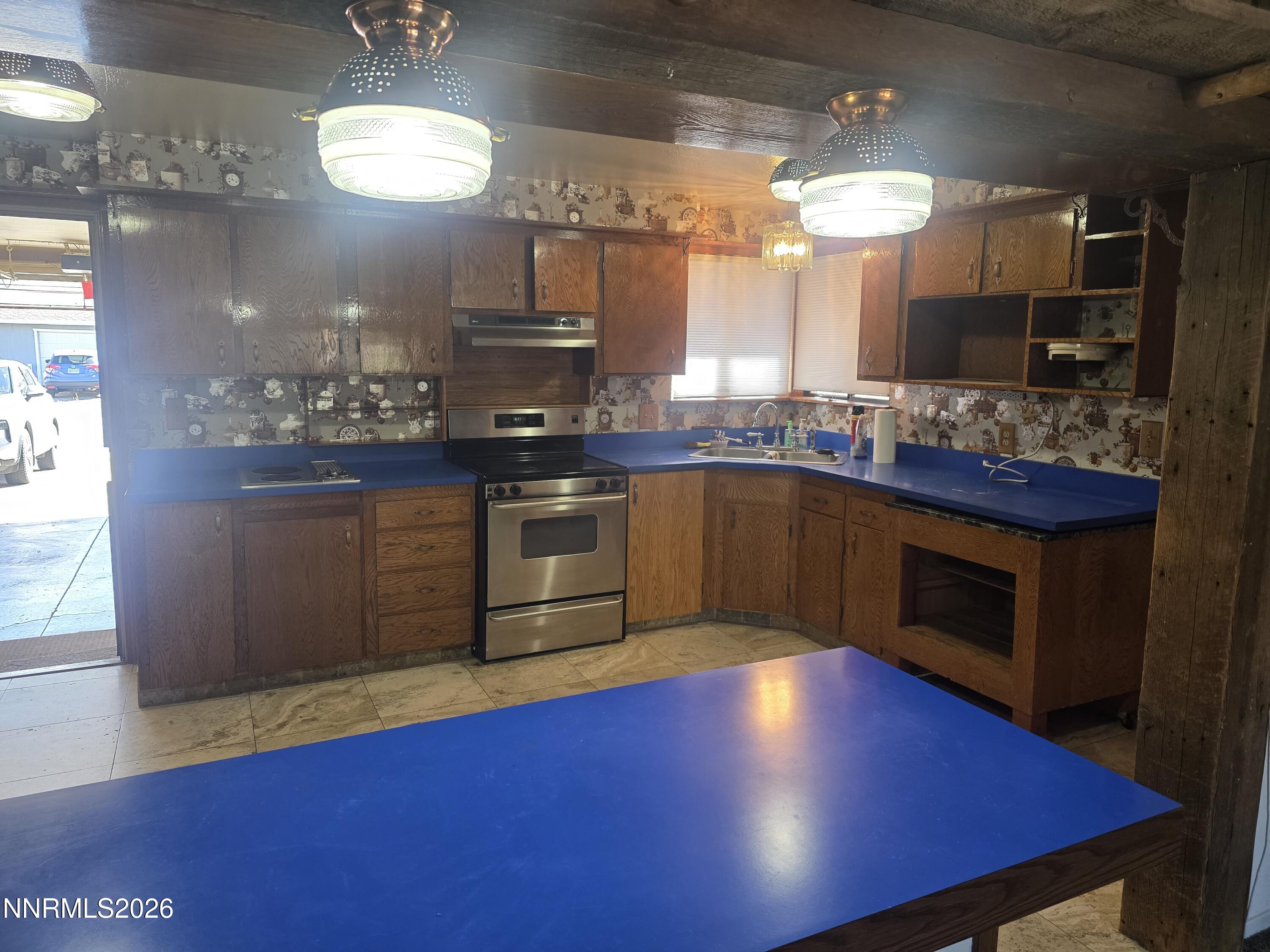 2420 Donna Street Property Photo 9