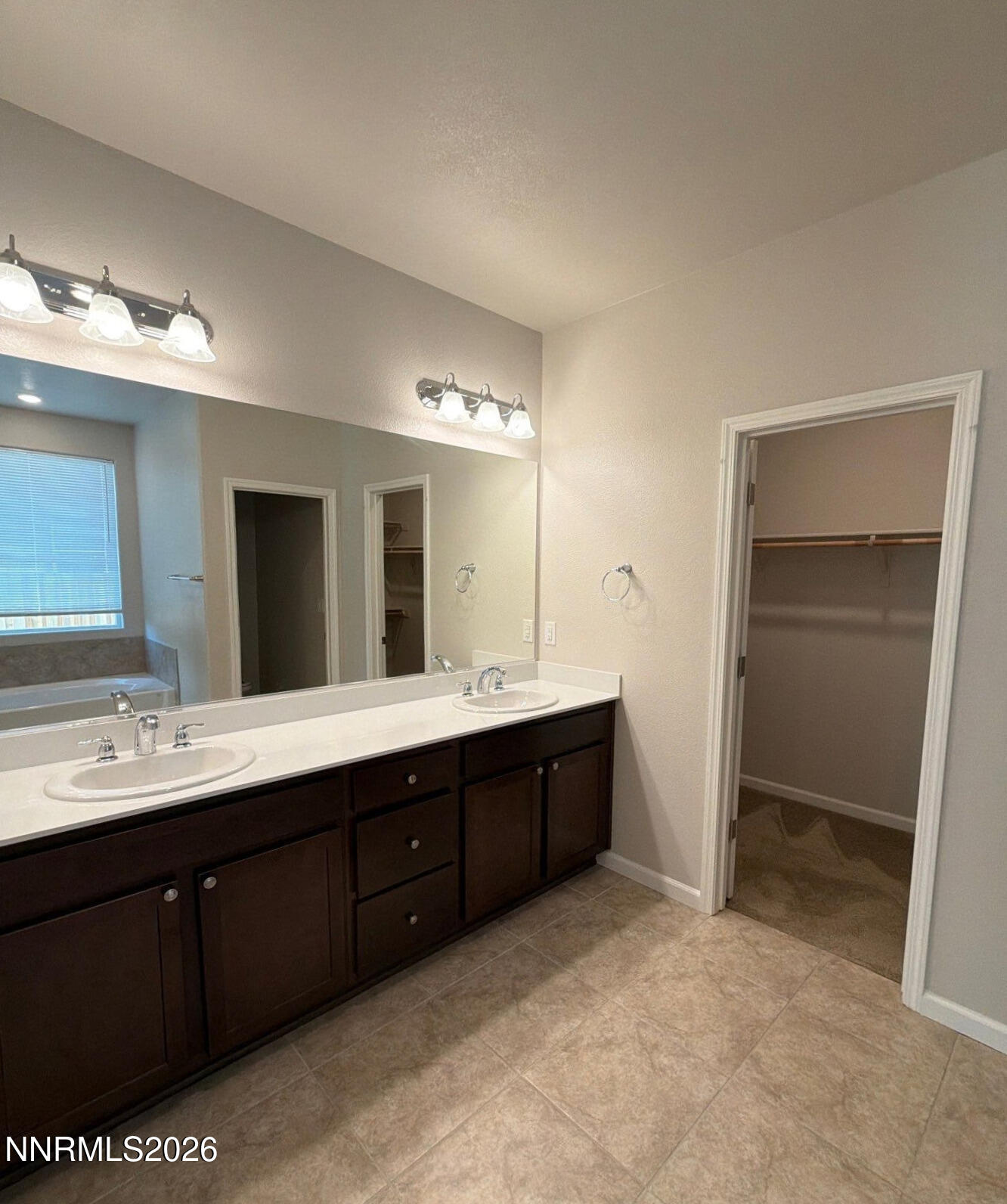 3847 Serenghetti Drive Property Photo 7