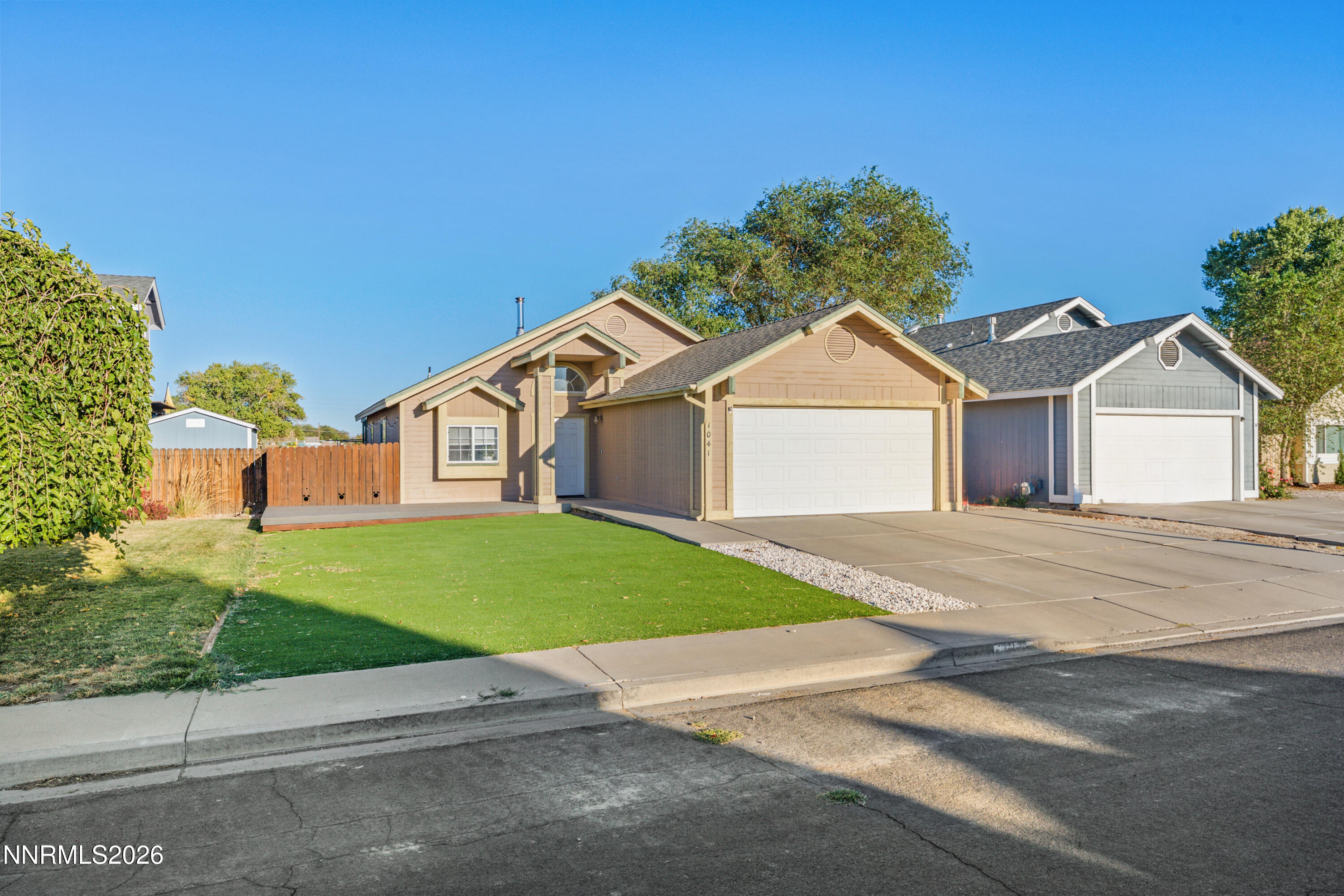 1041 Deena Way Property Photo 3