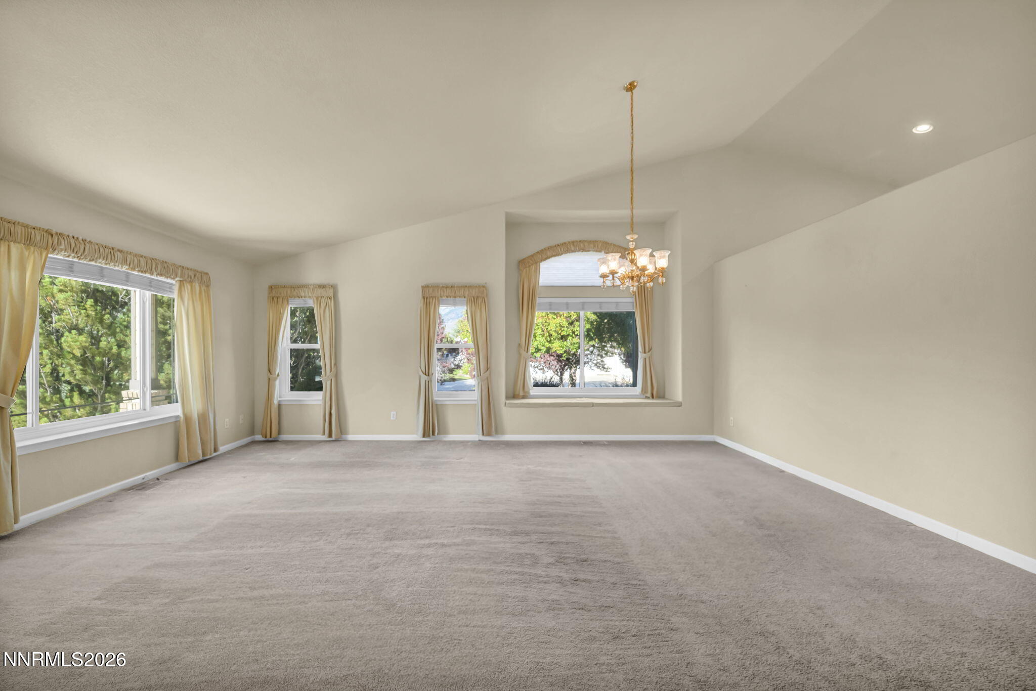 1138 Country Club Drive Property Photo 12